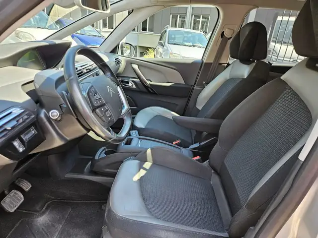 Citroen C4 Picasso view 8