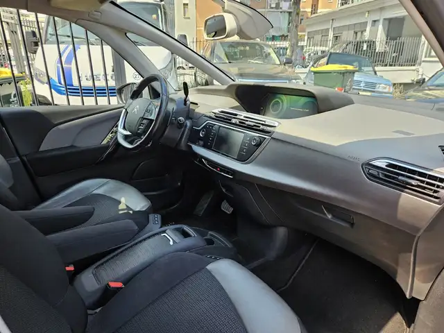 Citroen C4 Picasso view 11