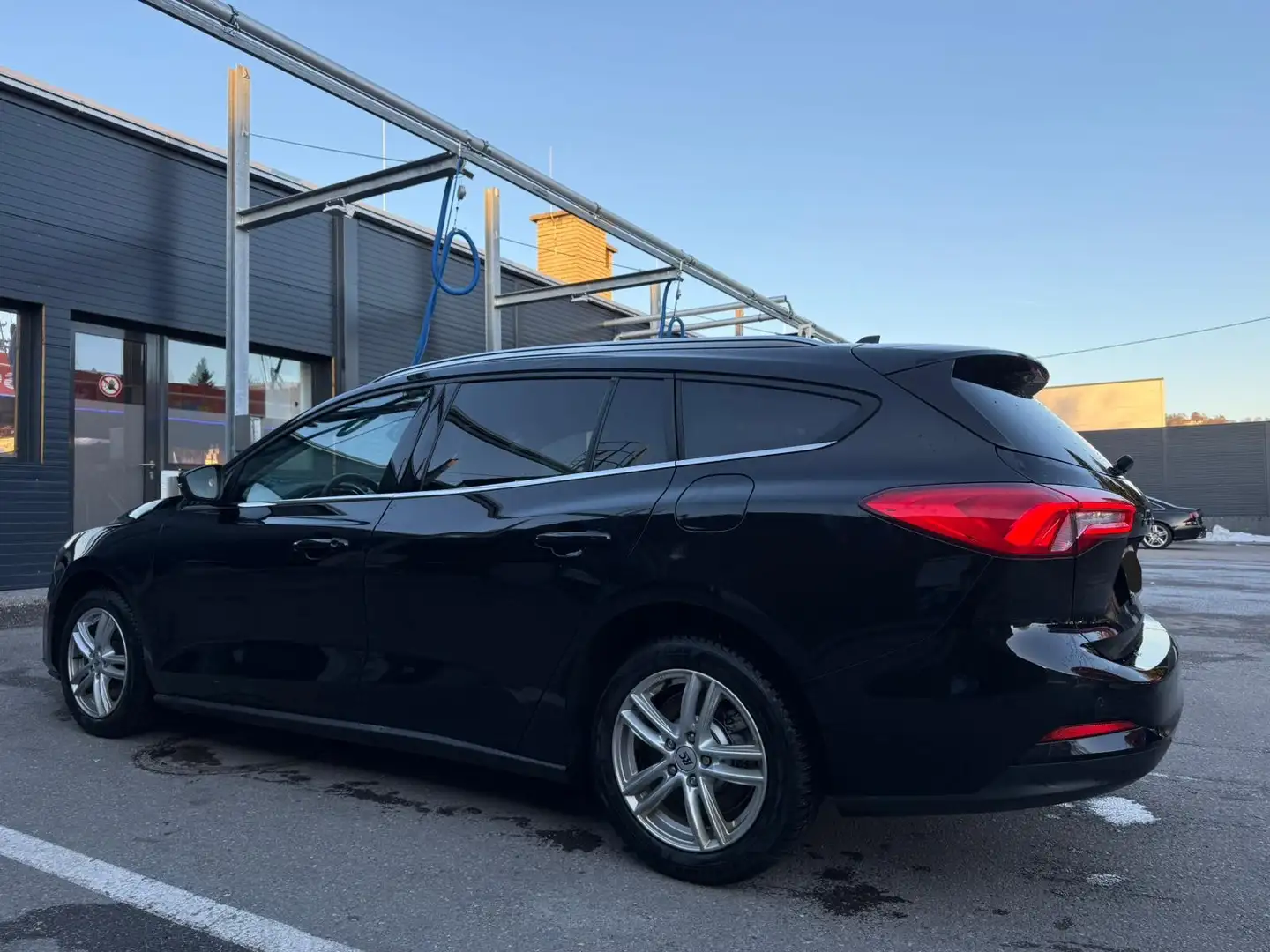 Ford Focus Focus Traveller 1,5 EcoBlue Titanium X Titanium X Schwarz - 2