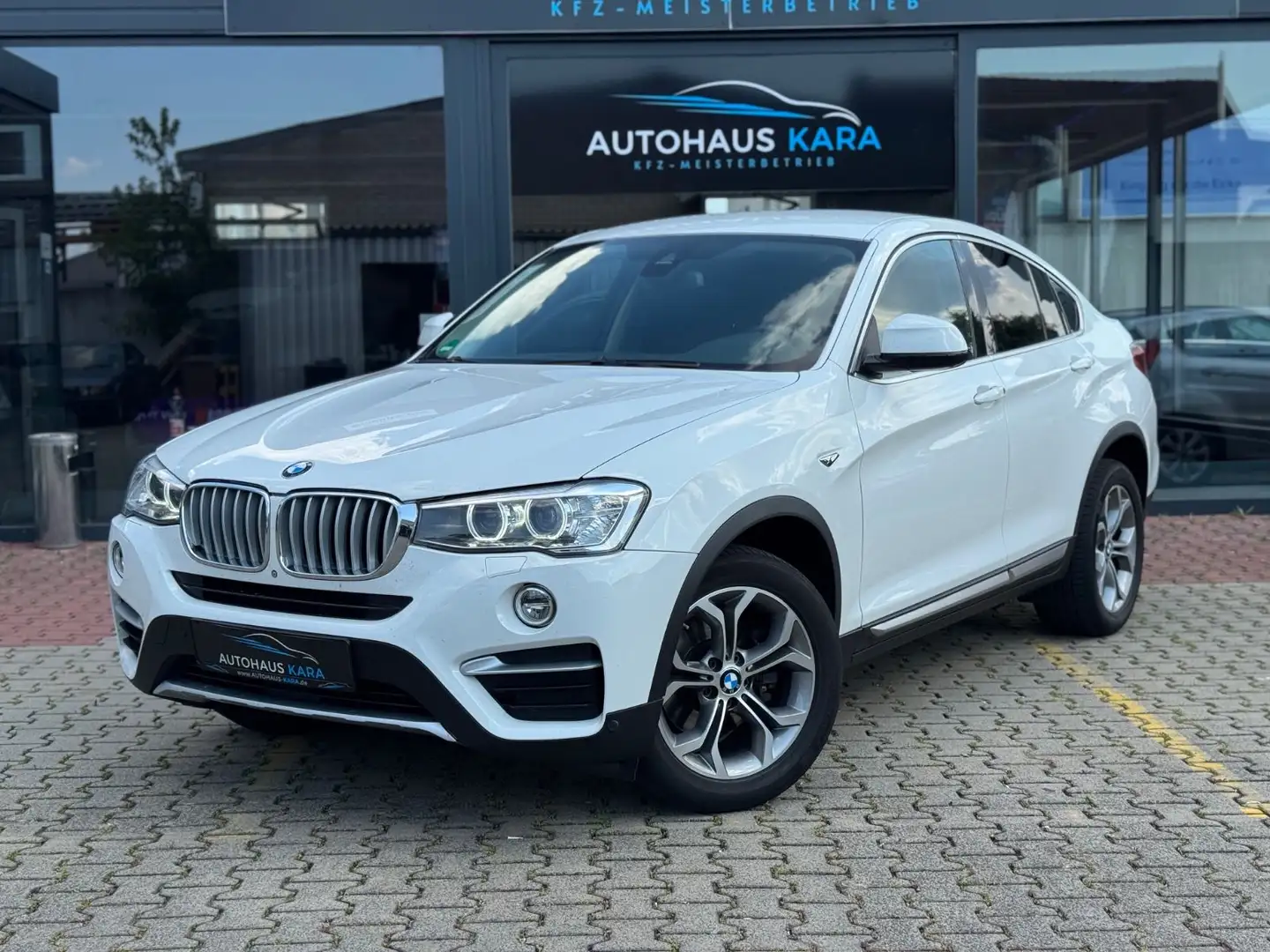 BMW X4 xDrive 20 d xLine Weiß - 1