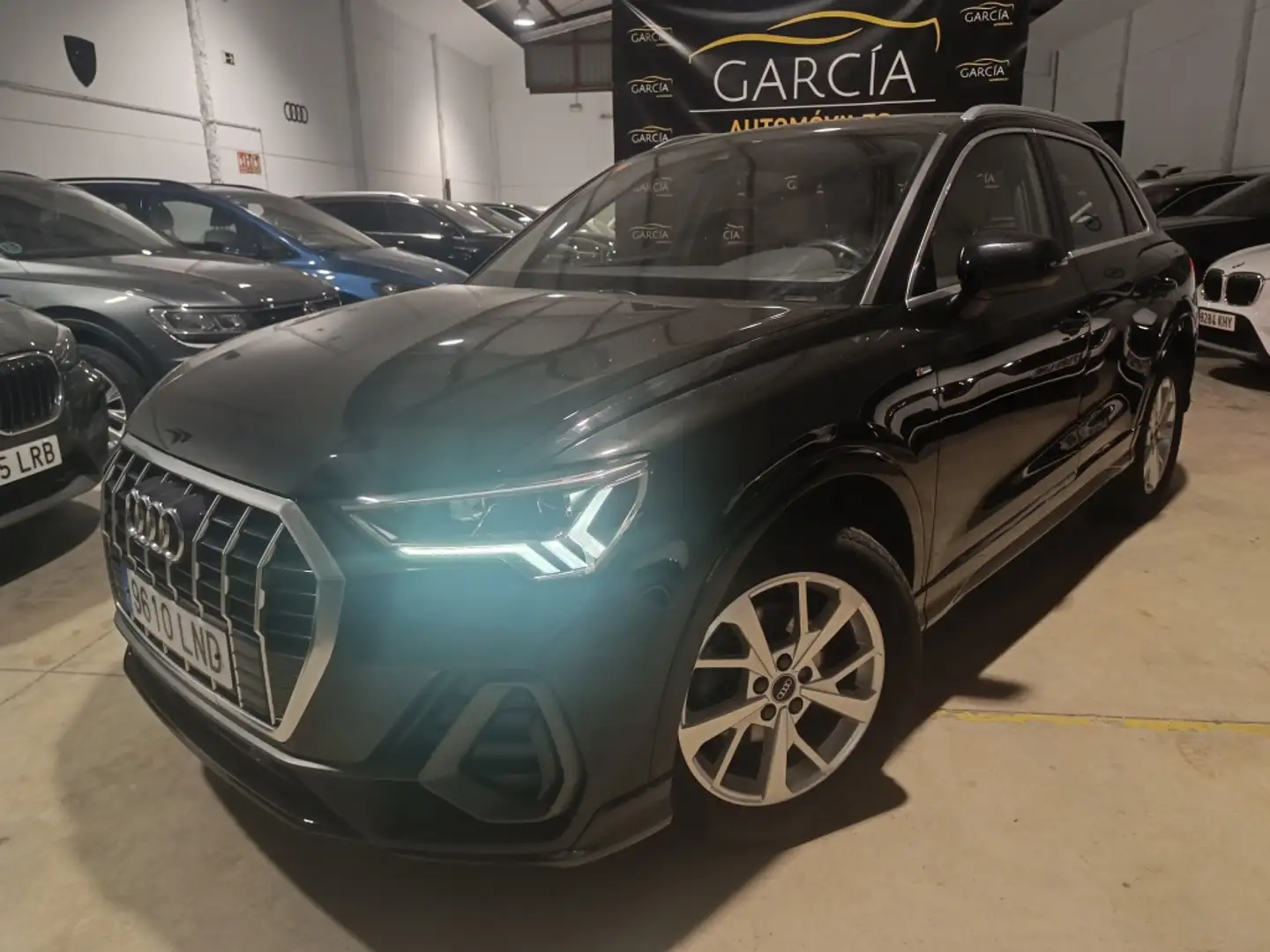 Audi Q3 35 TDI S line quattro S tronic 110kW Zwart - 1