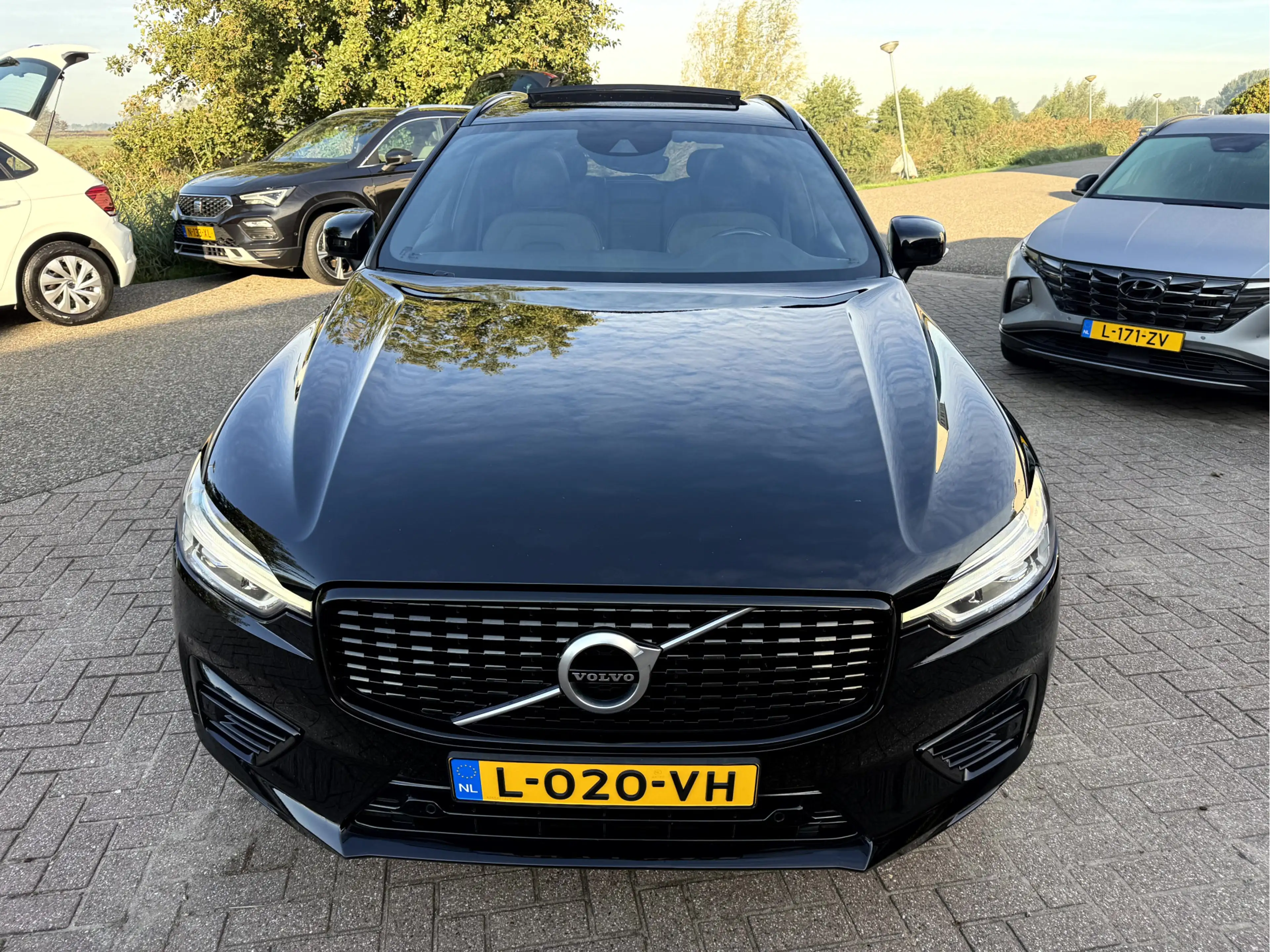 Volvo XC60 2.0 Recharge T6 AWD R-Design Panoramadak, Camera, — photo 14