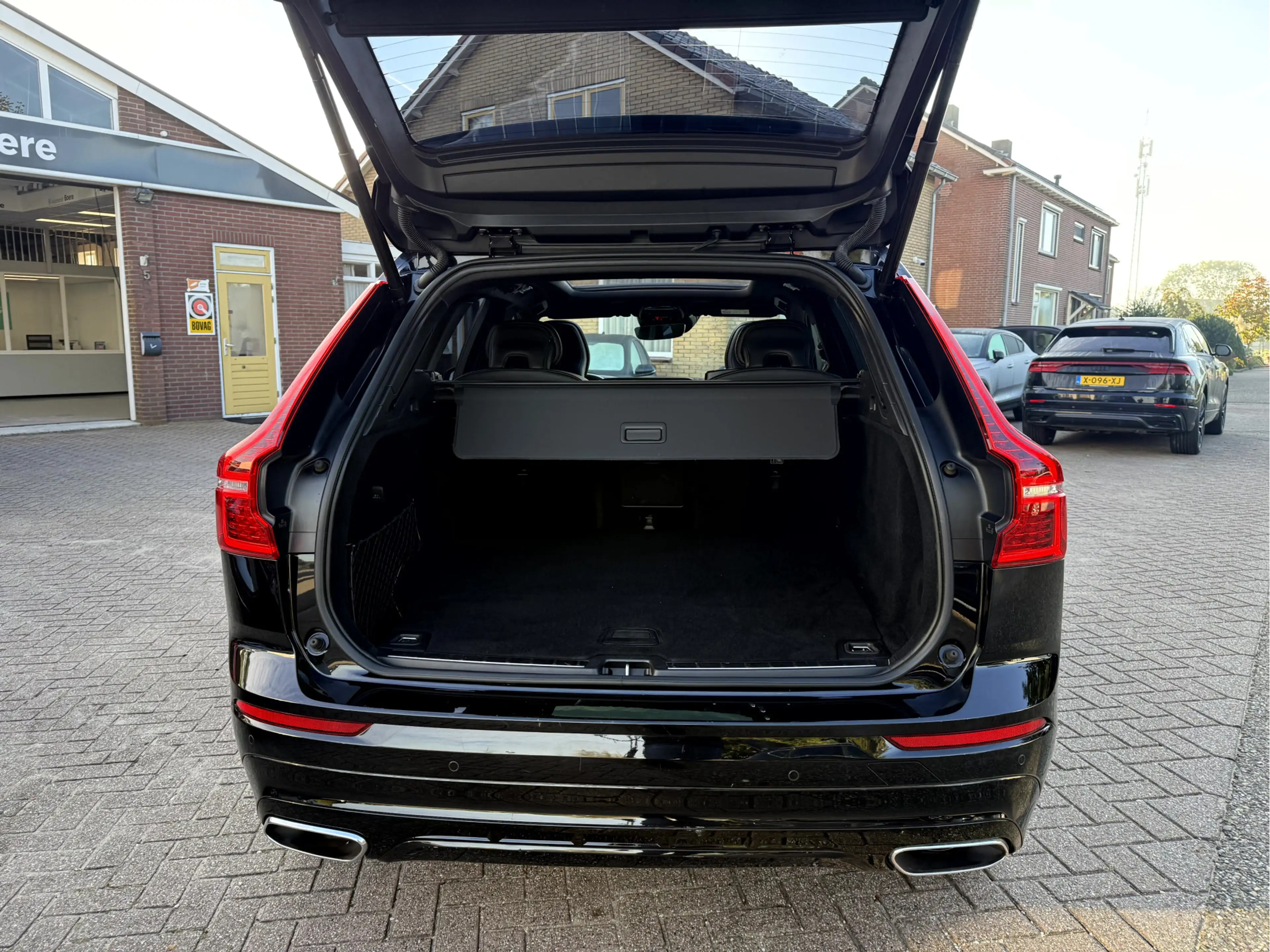 Volvo XC60 2.0 Recharge T6 AWD R-Design Panoramadak, Camera, — photo 16