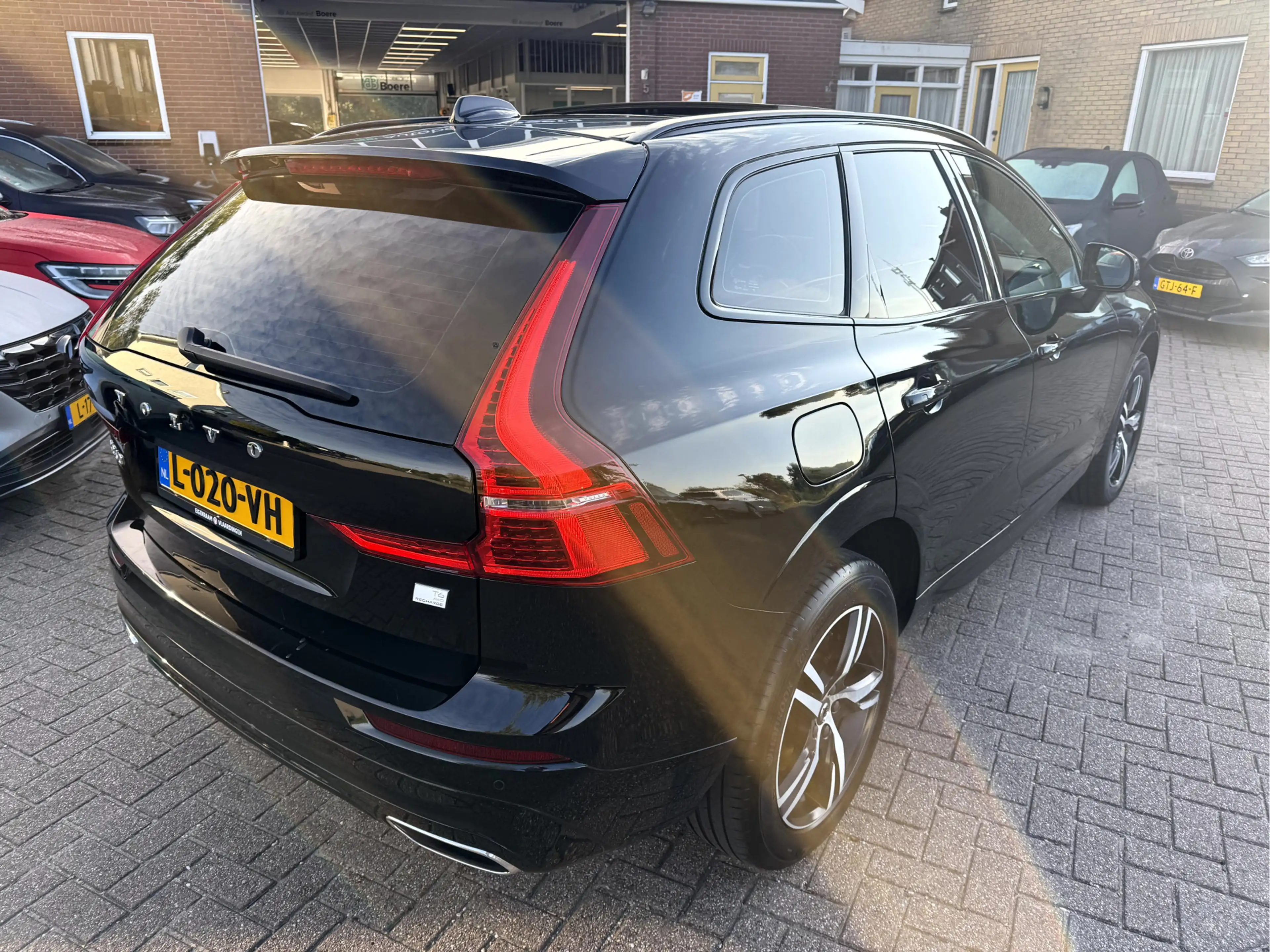 Volvo XC60 2.0 Recharge T6 AWD R-Design Panoramadak, Camera, — photo 18