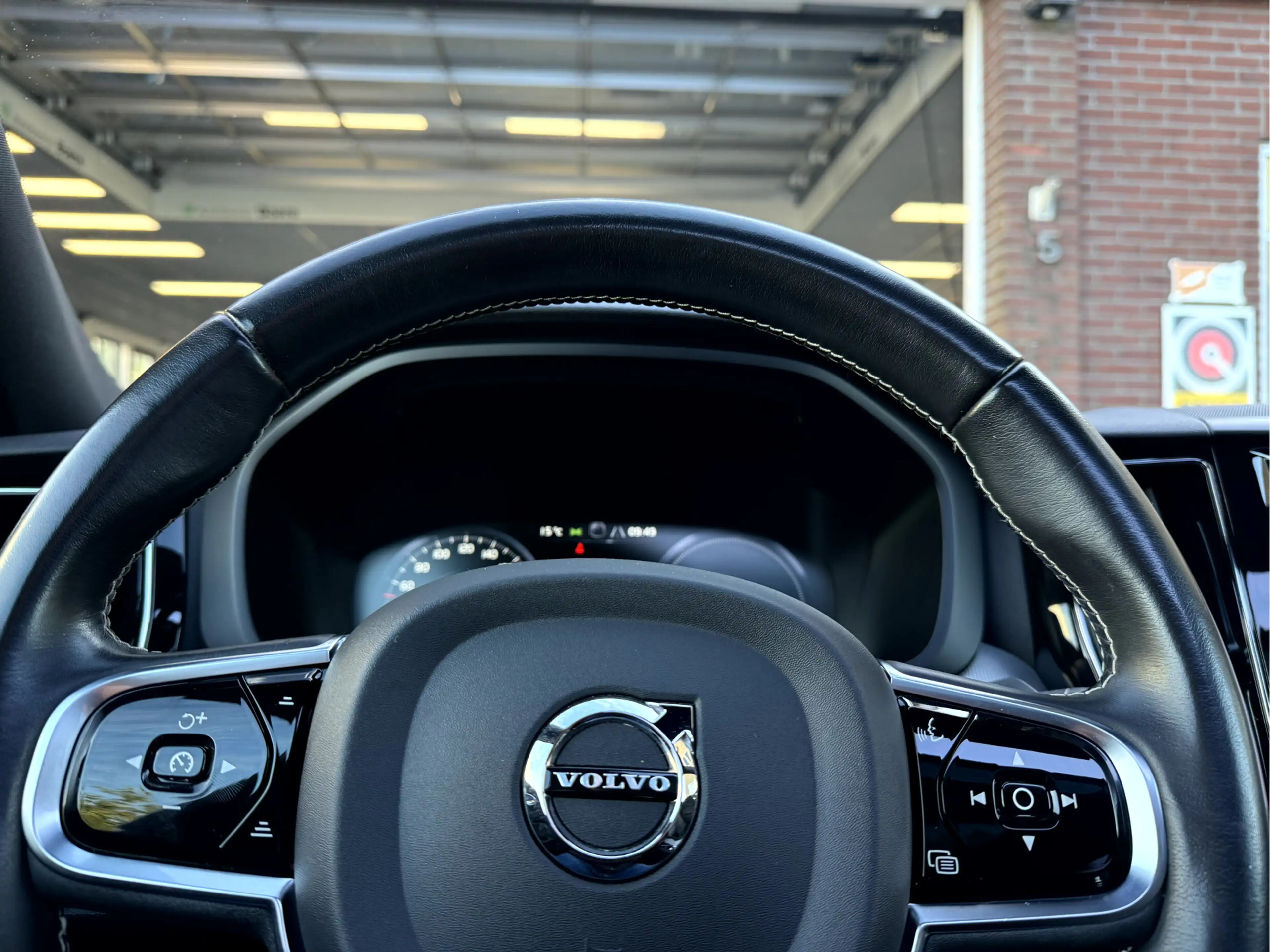 Volvo XC60 2.0 Recharge T6 AWD R-Design Panoramadak, Camera, — photo 11