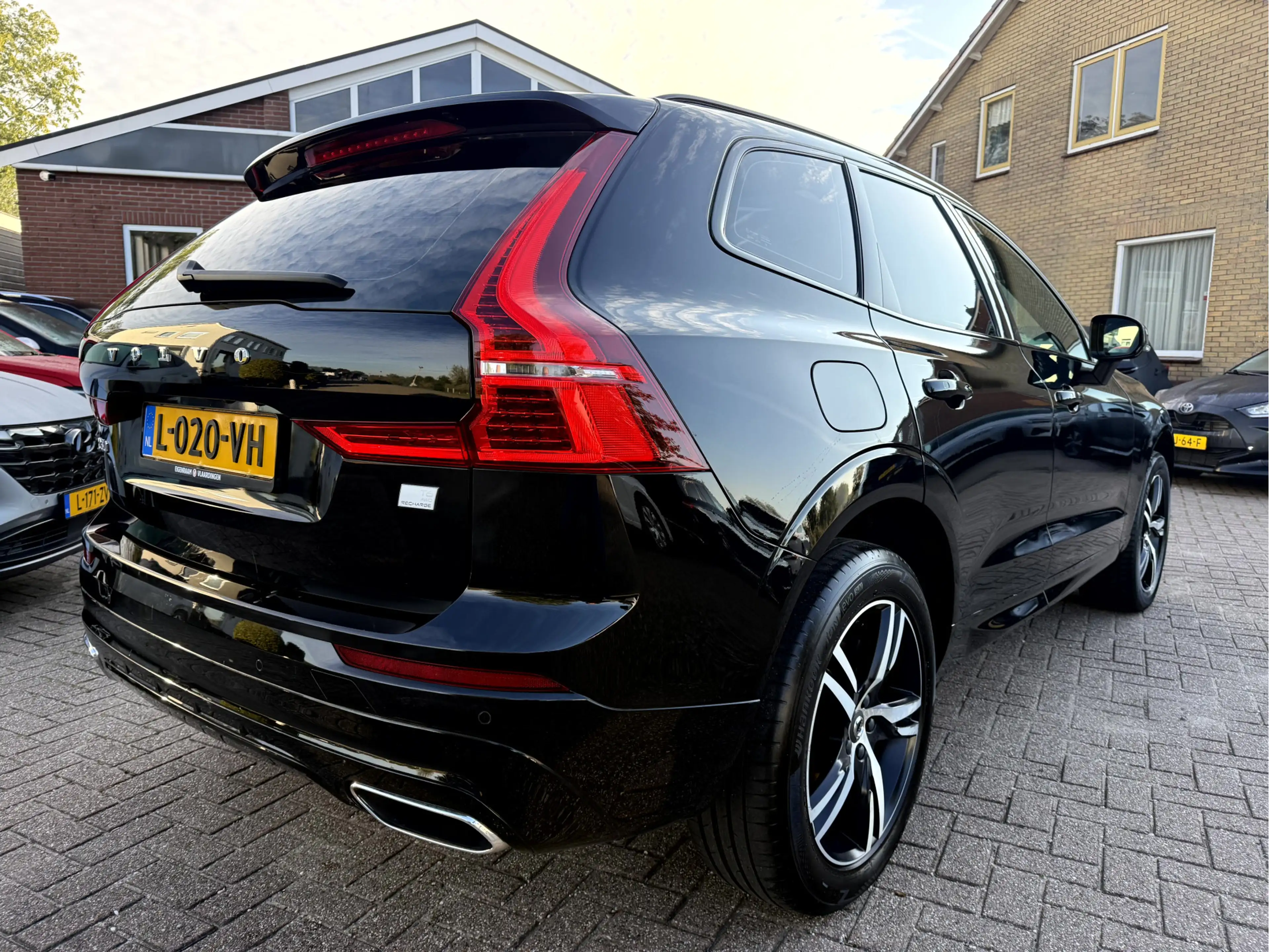Volvo XC60 2.0 Recharge T6 AWD R-Design Panoramadak, Camera, — photo 3