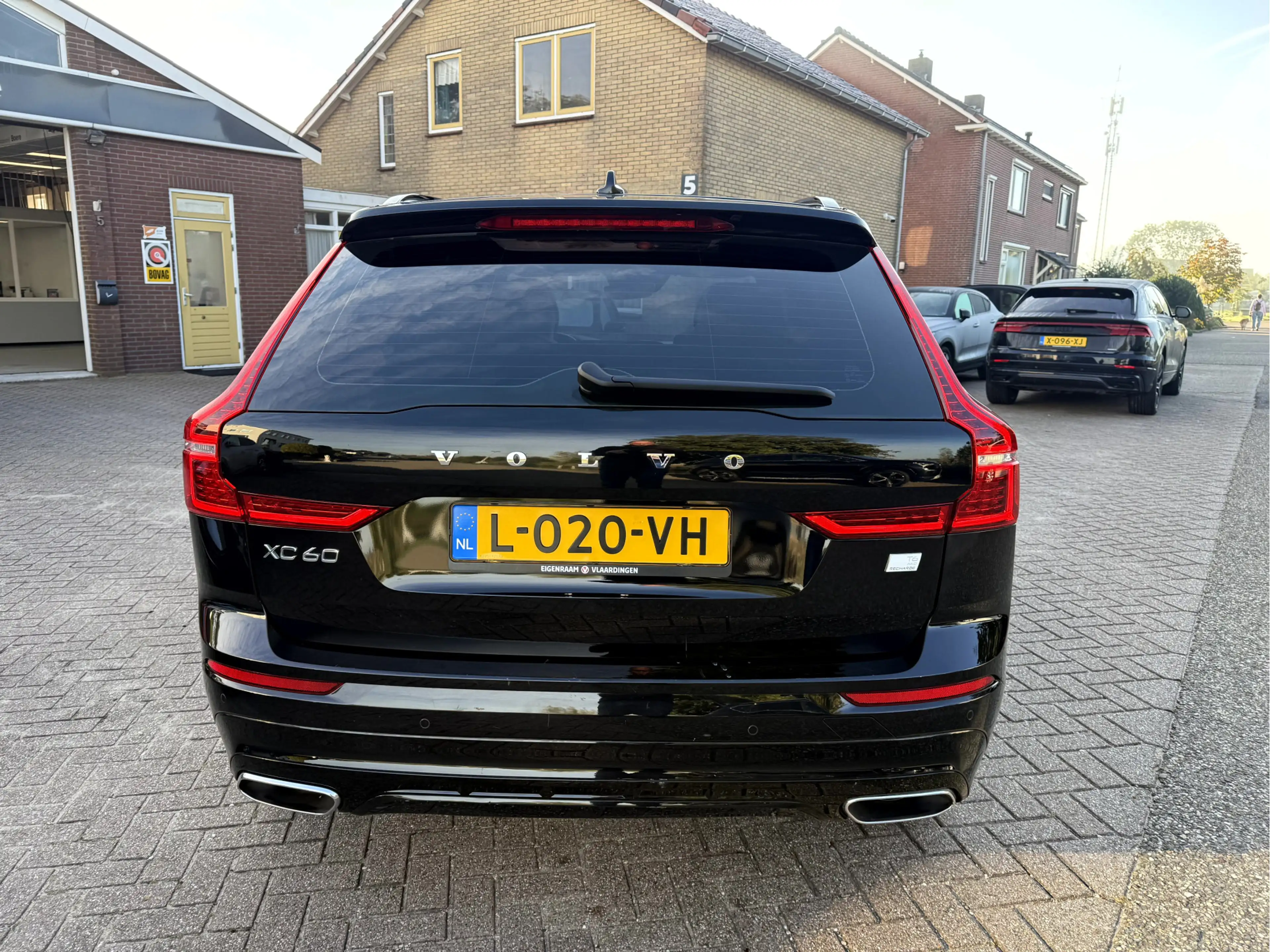 Volvo XC60 2.0 Recharge T6 AWD R-Design Panoramadak, Camera, — photo 15