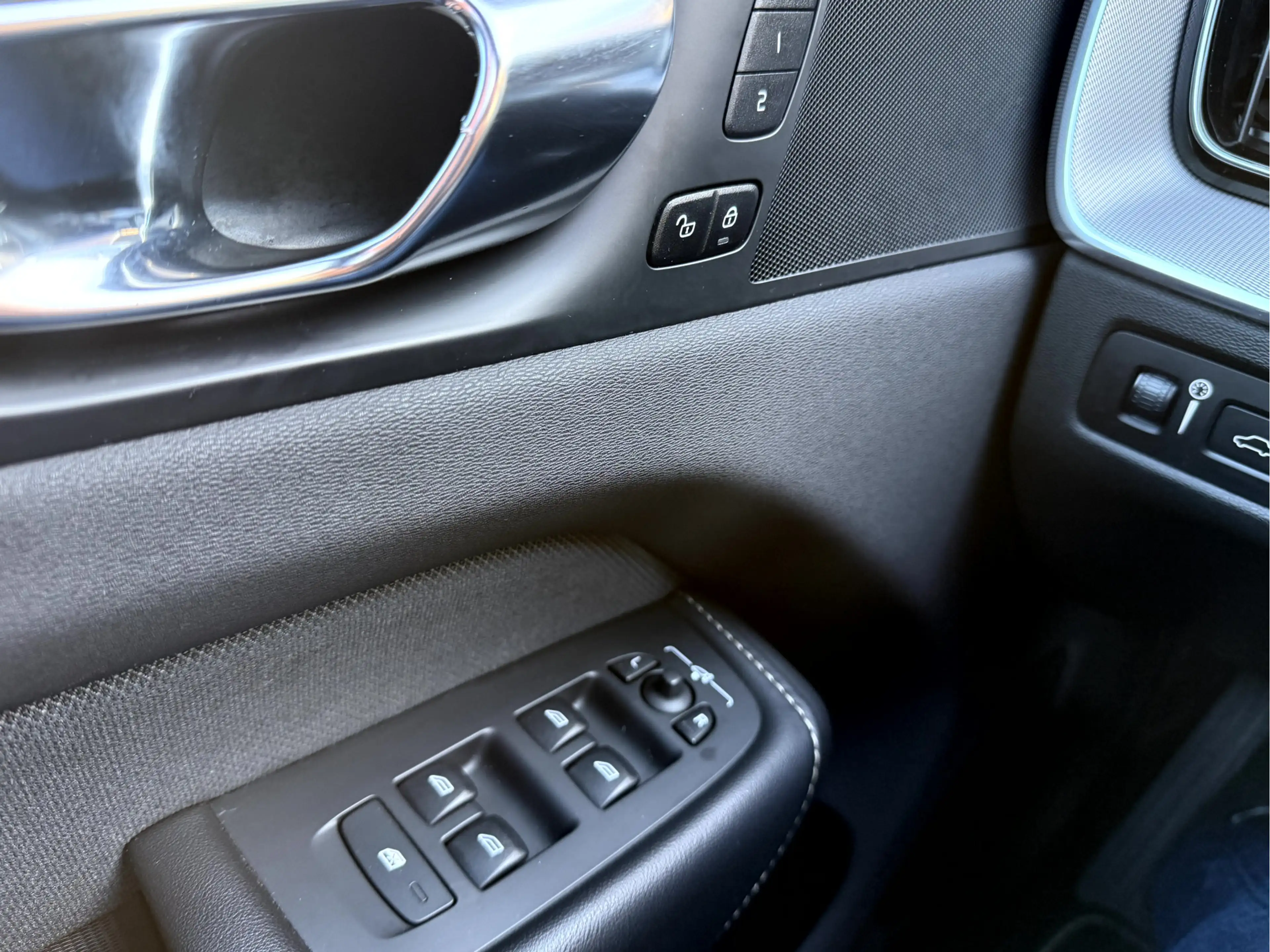 Volvo XC60 2.0 Recharge T6 AWD R-Design Panoramadak, Camera, — photo 21
