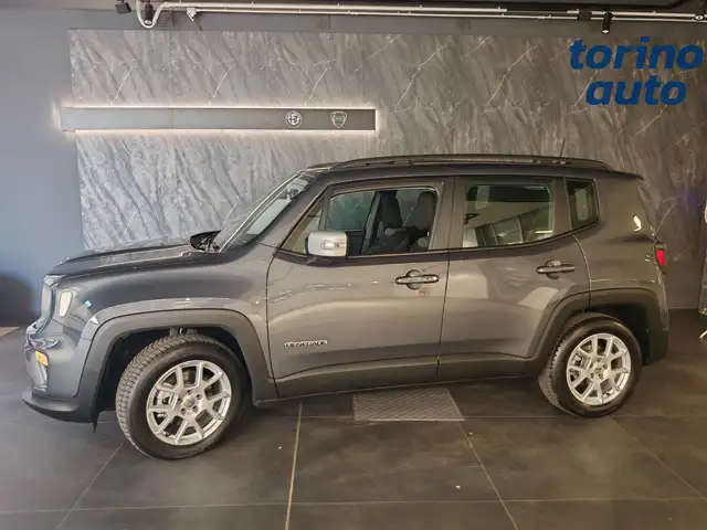 Jeep Renegade view 3