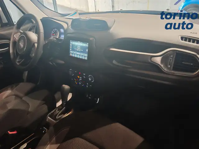 Jeep Renegade view 6