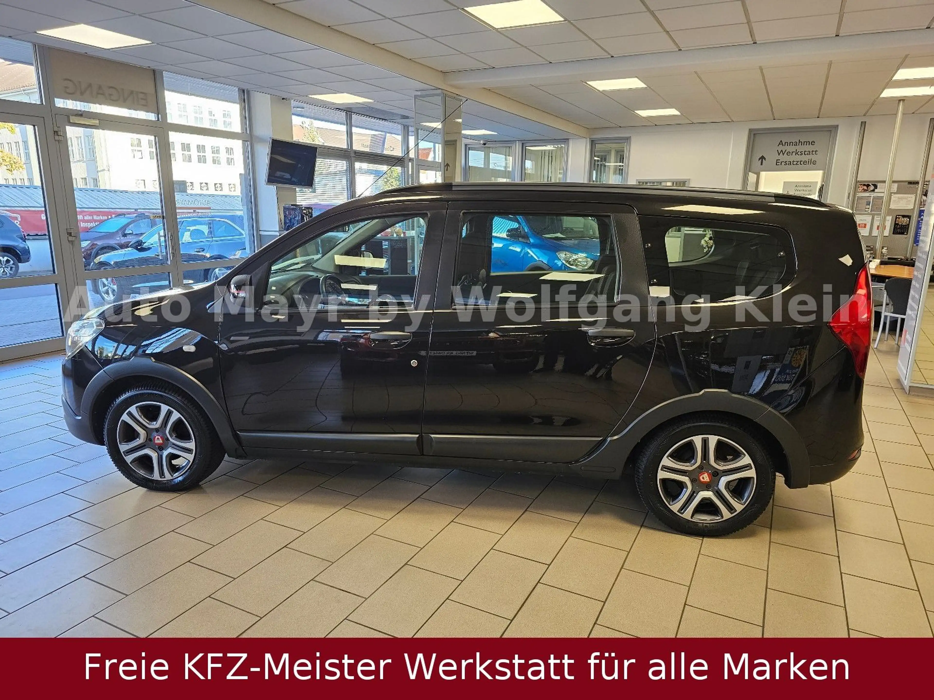Dacia Lodgy Stepway Plus TCe 130 GPF Navi 7Sitzer — photo 12