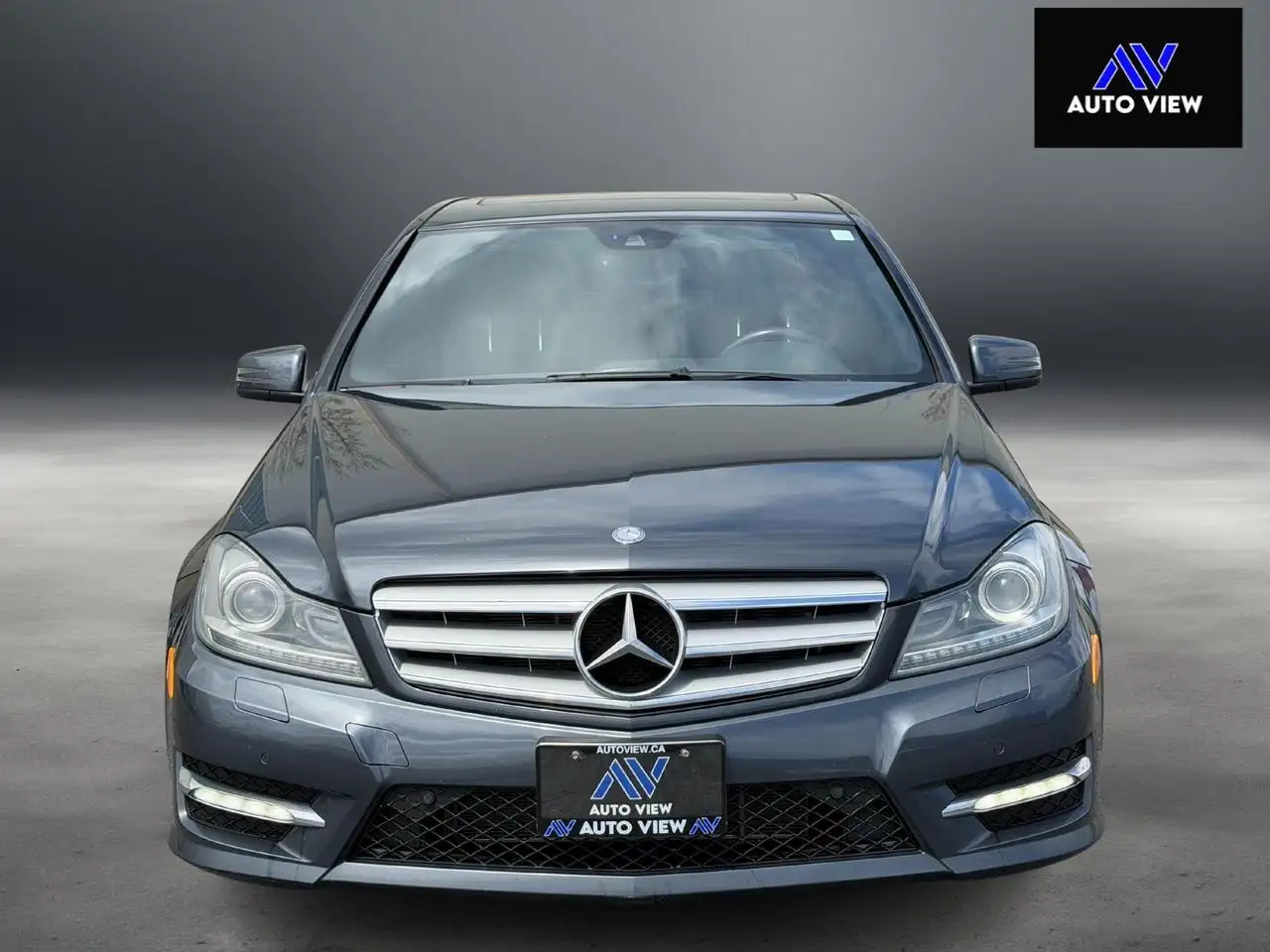 Mercedes-Benz C-Class снимка Mercedes-Benz C-Class