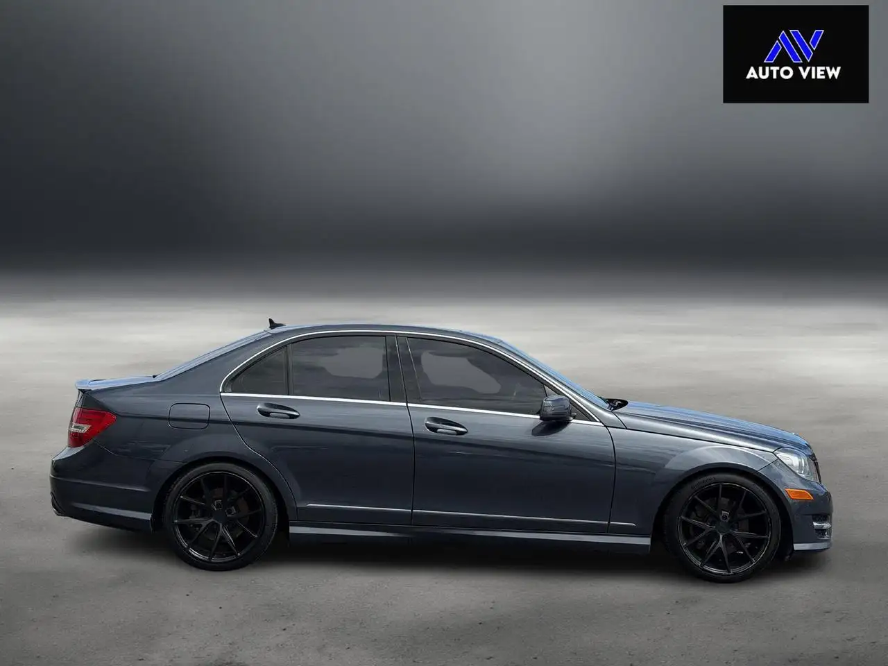 Mercedes-Benz C-Class снимка Mercedes-Benz C-Class