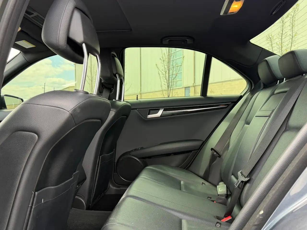 Mercedes-Benz C-Class снимка Mercedes-Benz C-Class