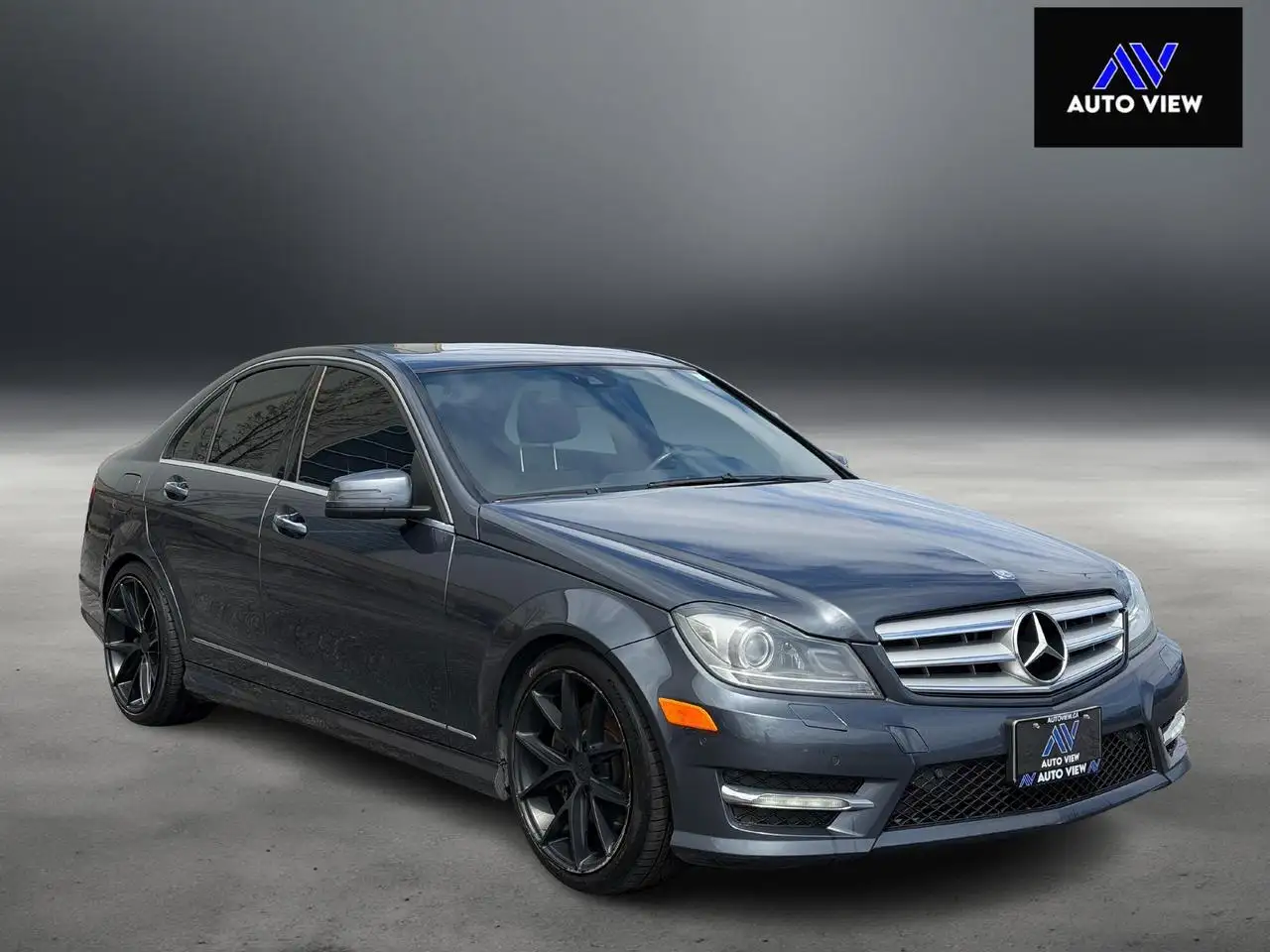 Mercedes-Benz C-Class снимка Mercedes-Benz C-Class