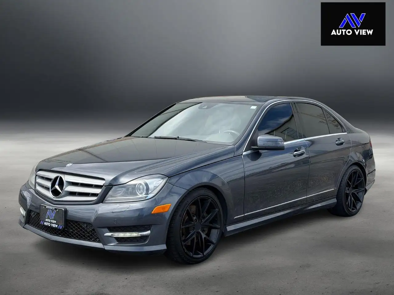 Mercedes-Benz C-Class снимка Mercedes-Benz C-Class