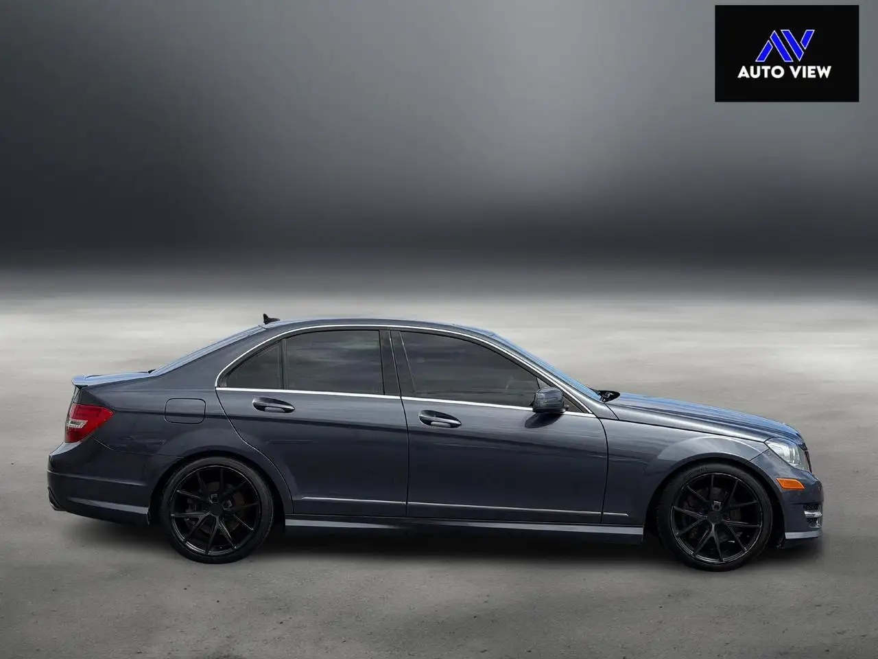 Mercedes-Benz C-Class снимка Mercedes-Benz C-Class