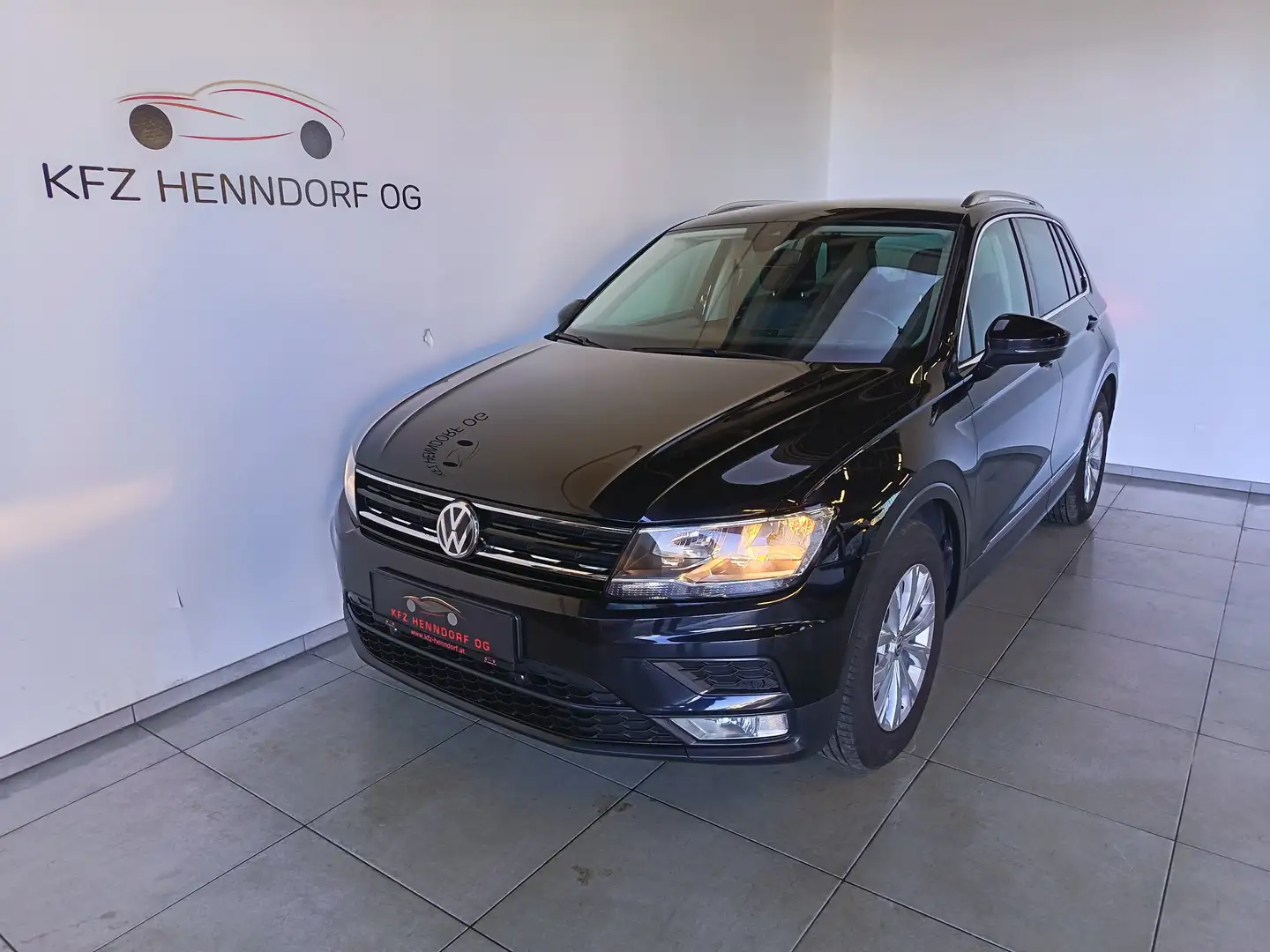 Volkswagen Tiguan 2,0 TDI SCR Comfortline ab € 250 / Monat Schwarz - 1