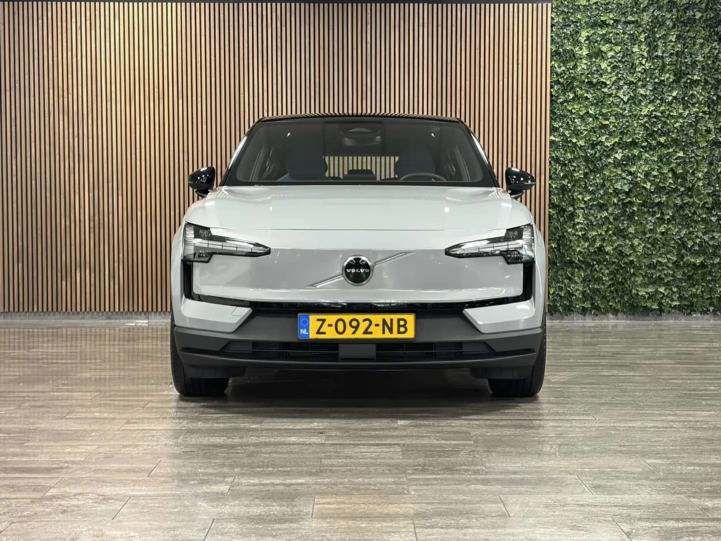 Volvo EX30 Single Motor Extended Range Plus | Stoel en Stuurw Gris - 2