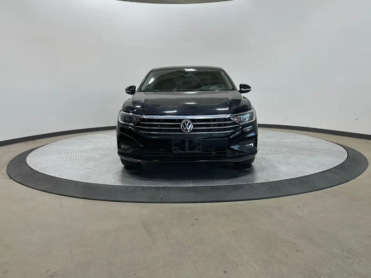 Volkswagen Jetta снимка Volkswagen Jetta