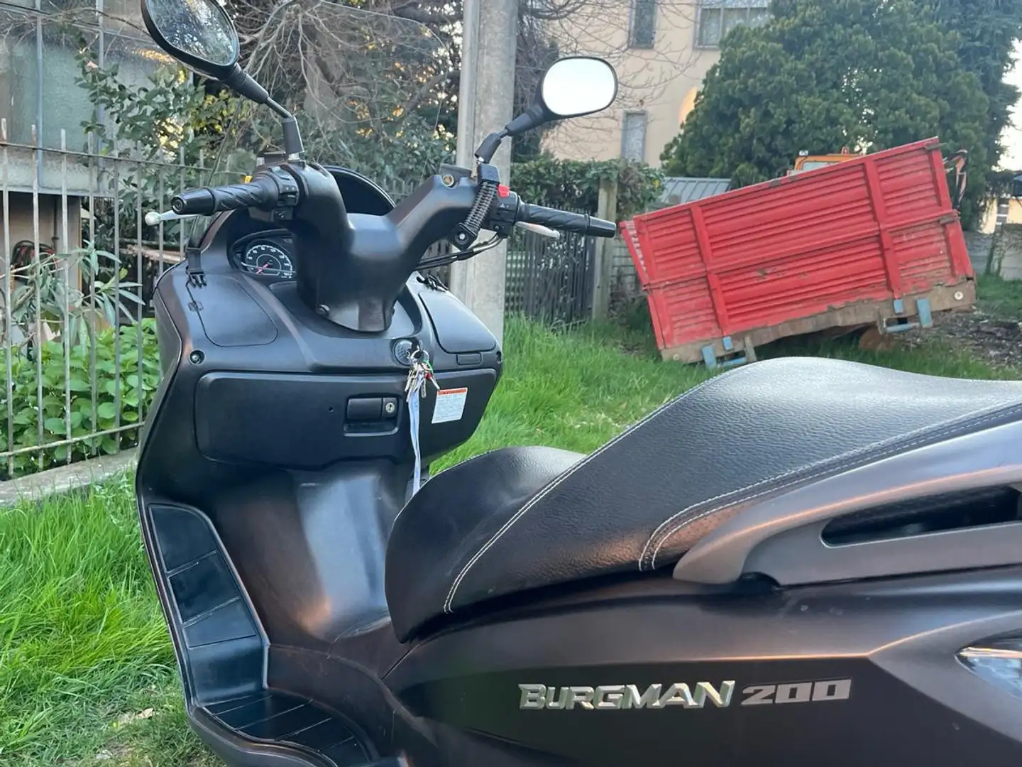 Suzuki Burgman 200 Сірий - 1