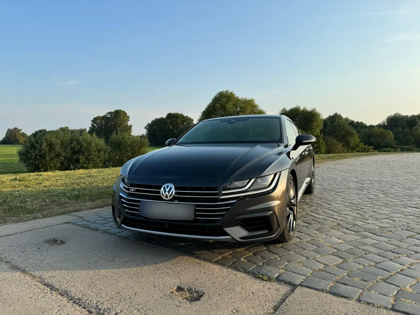 Volkswagen Arteon R-Line 4Motion Grau - 2