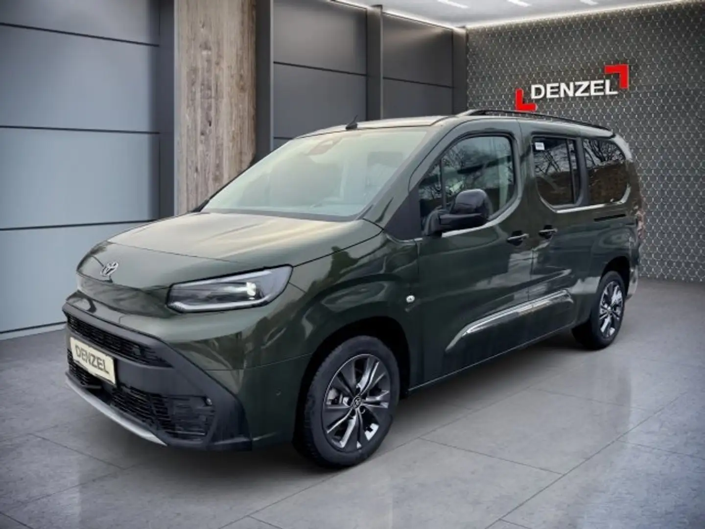 Toyota Proace City Verso 1,5l 130PS Family+ L2 Grün - 1