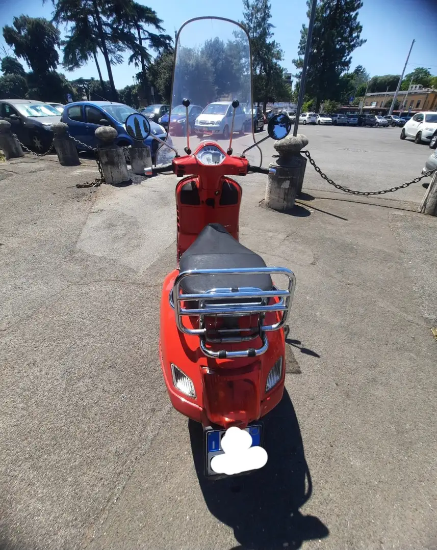 Vespa GTS 250ie Rosso - 2