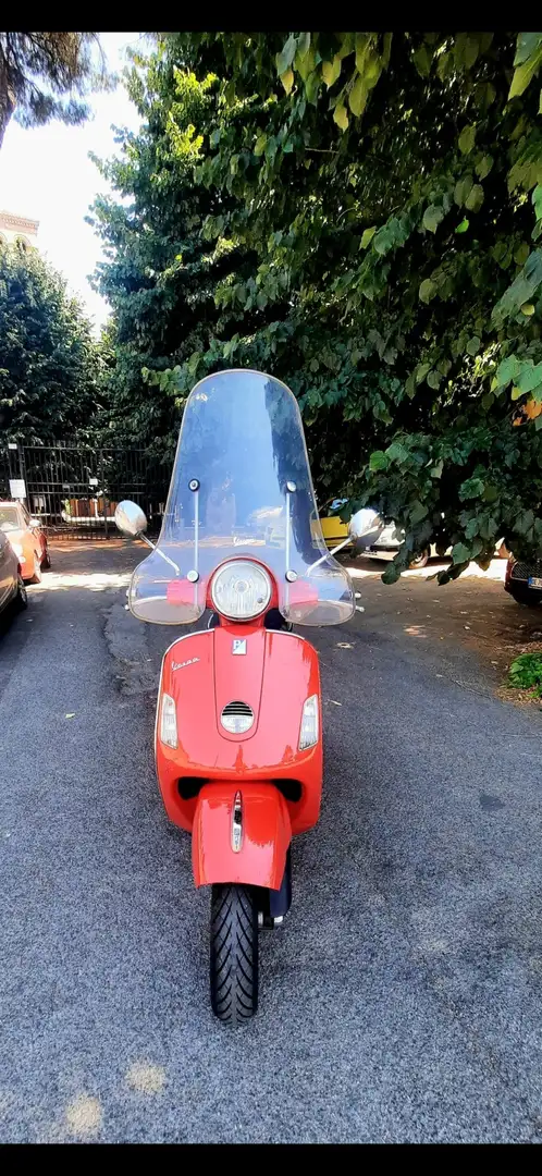 Vespa GTS 250ie Rosso - 1