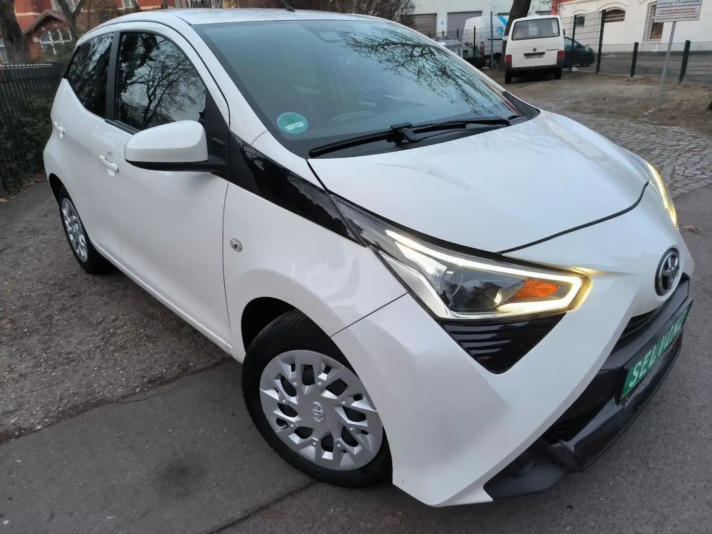 Toyota Aygo AYGO x Tüv Neu Alb - 1