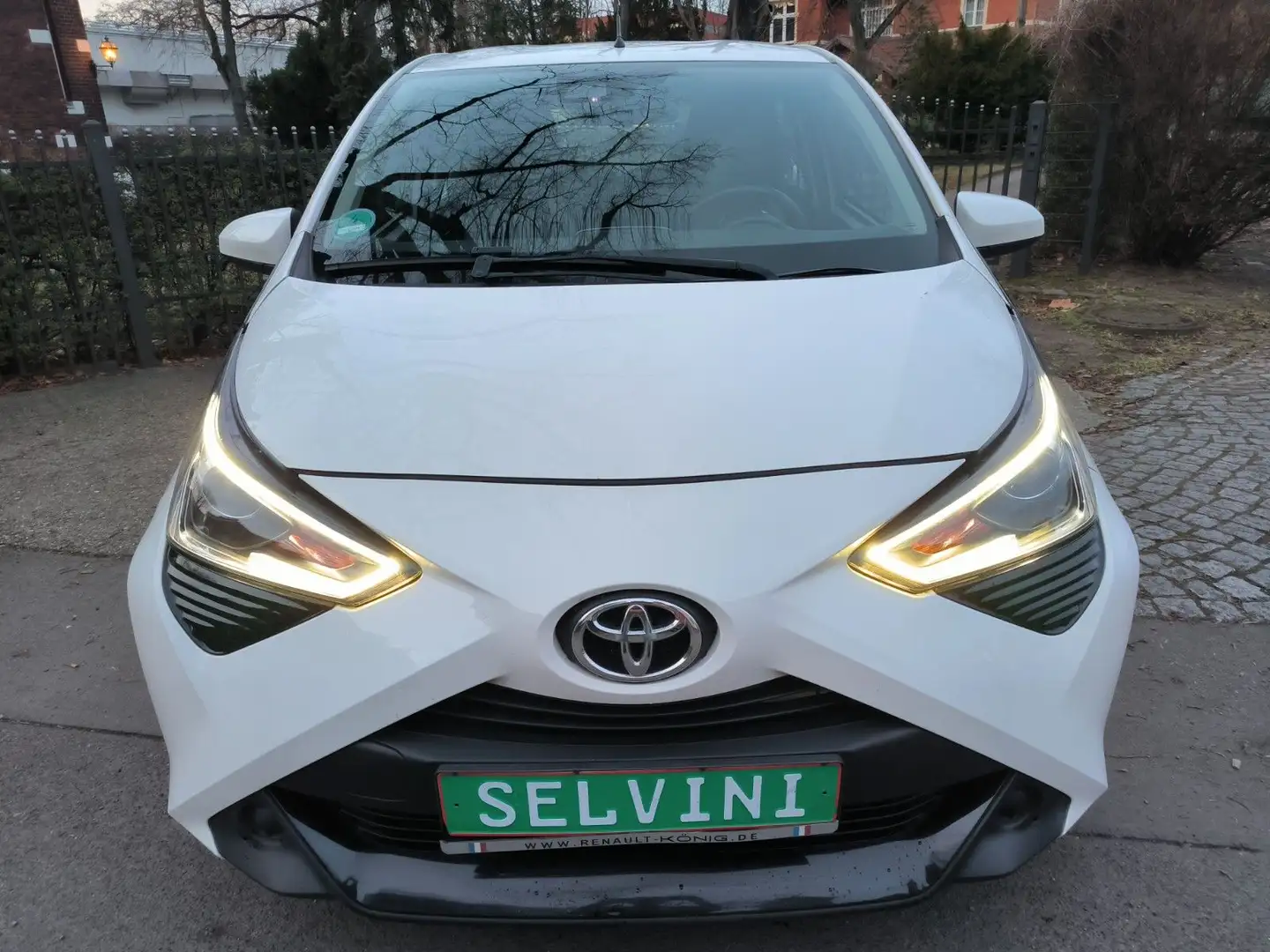 Toyota Aygo AYGO x Tüv Neu Alb - 2