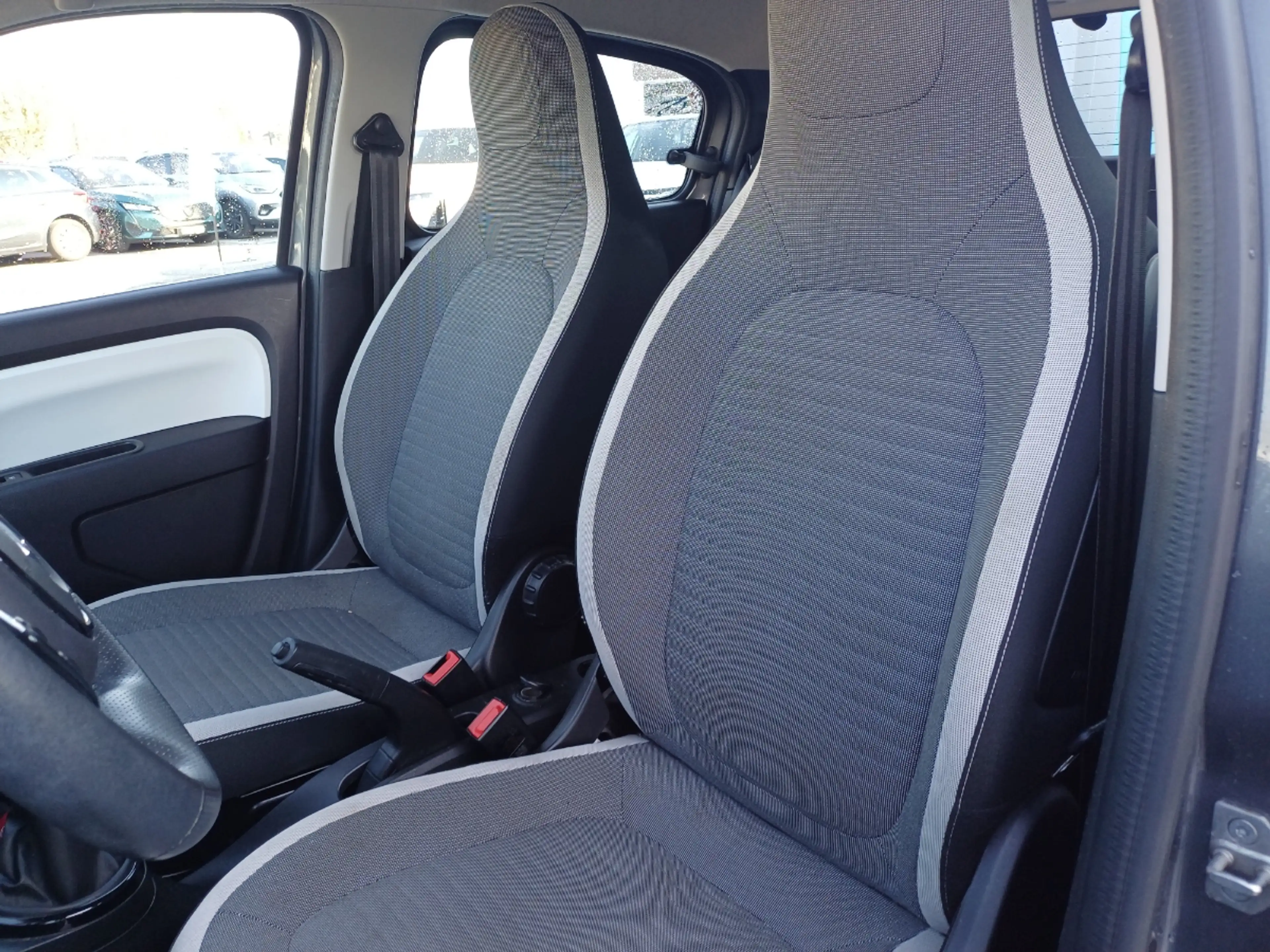 Renault Twingo ZEN — photo 11