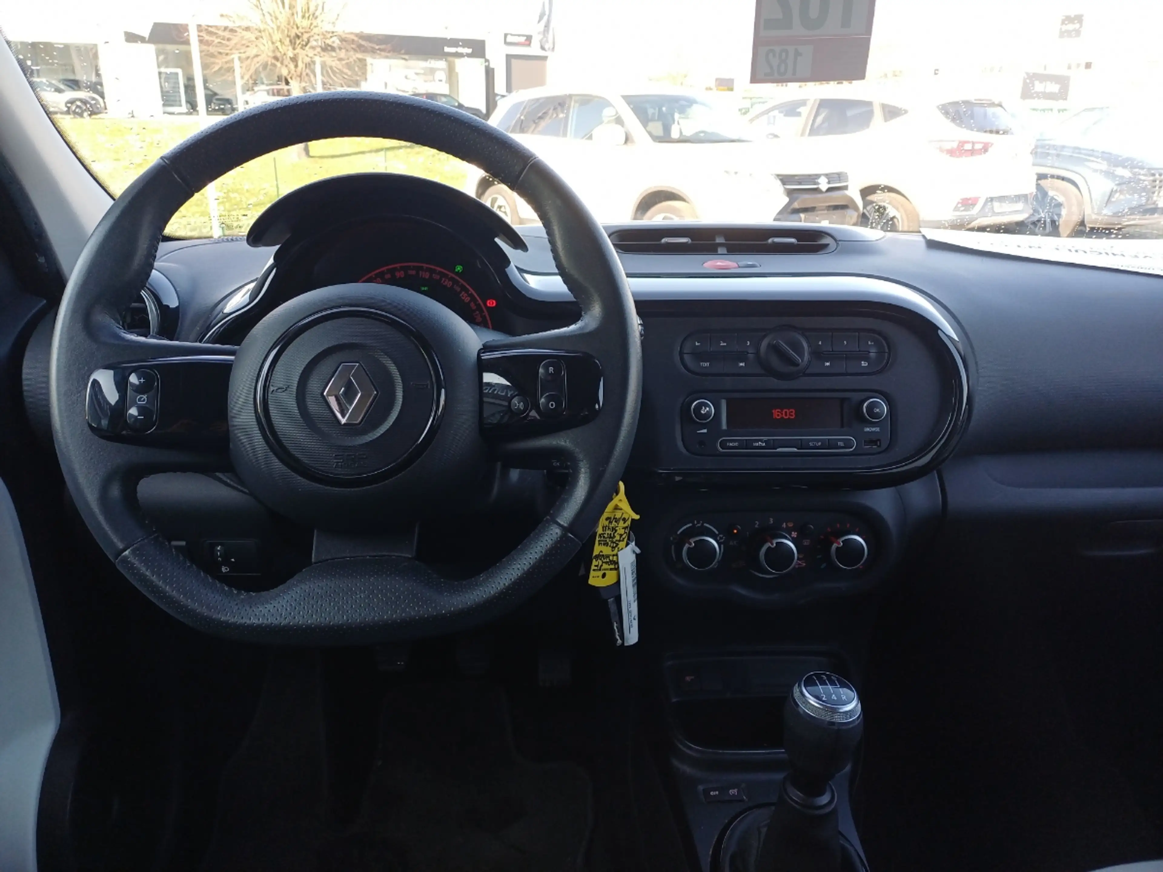 Renault Twingo ZEN — photo 9