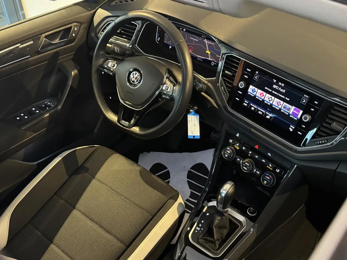 Volkswagen T-Roc Volkswagen T-Roc 1.5 TSI Sport R 150 PK |VIRTUAL|P Grau - 2