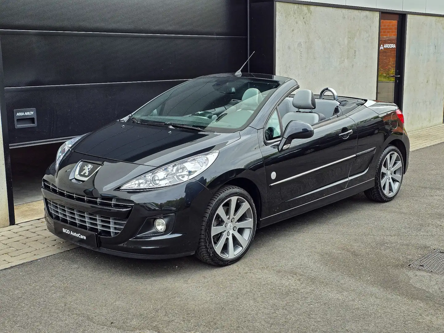 Peugeot 207 CC 120 VTi Roland Garros Noir - 2