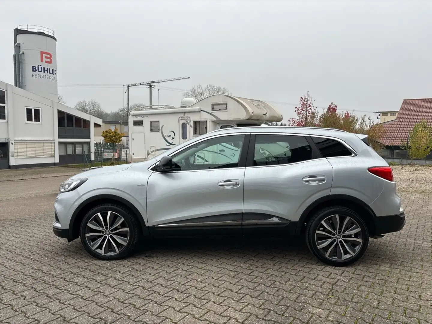Renault Kadjar Bose Edition TCE 160 EDC Automatik Klima Navi Grau - 2