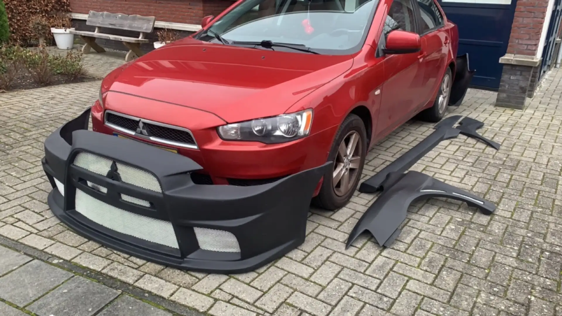 Mitsubishi Lancer 1.8 Invite Rood - 1