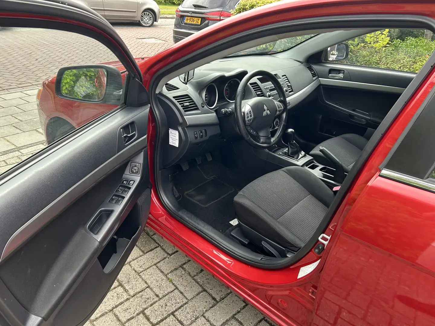 Mitsubishi Lancer 1.8 Invite Rood - 2