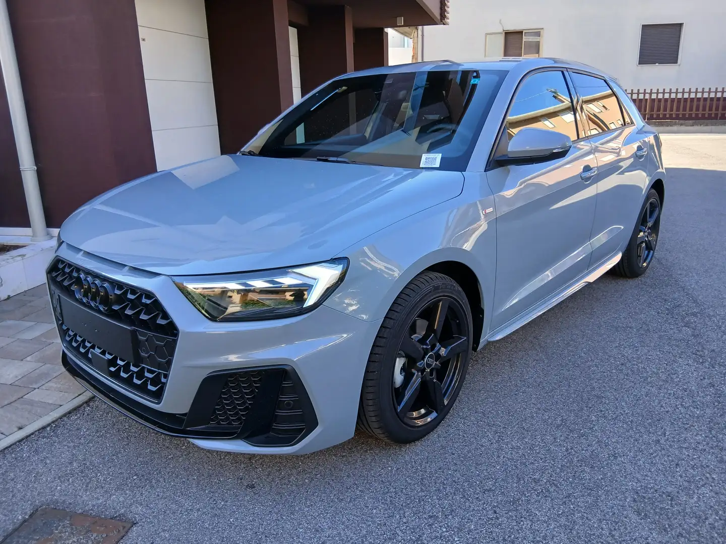 Audi A1 Sportback 30 1.0 tfsi S Line Edition 110cv Gris - 2