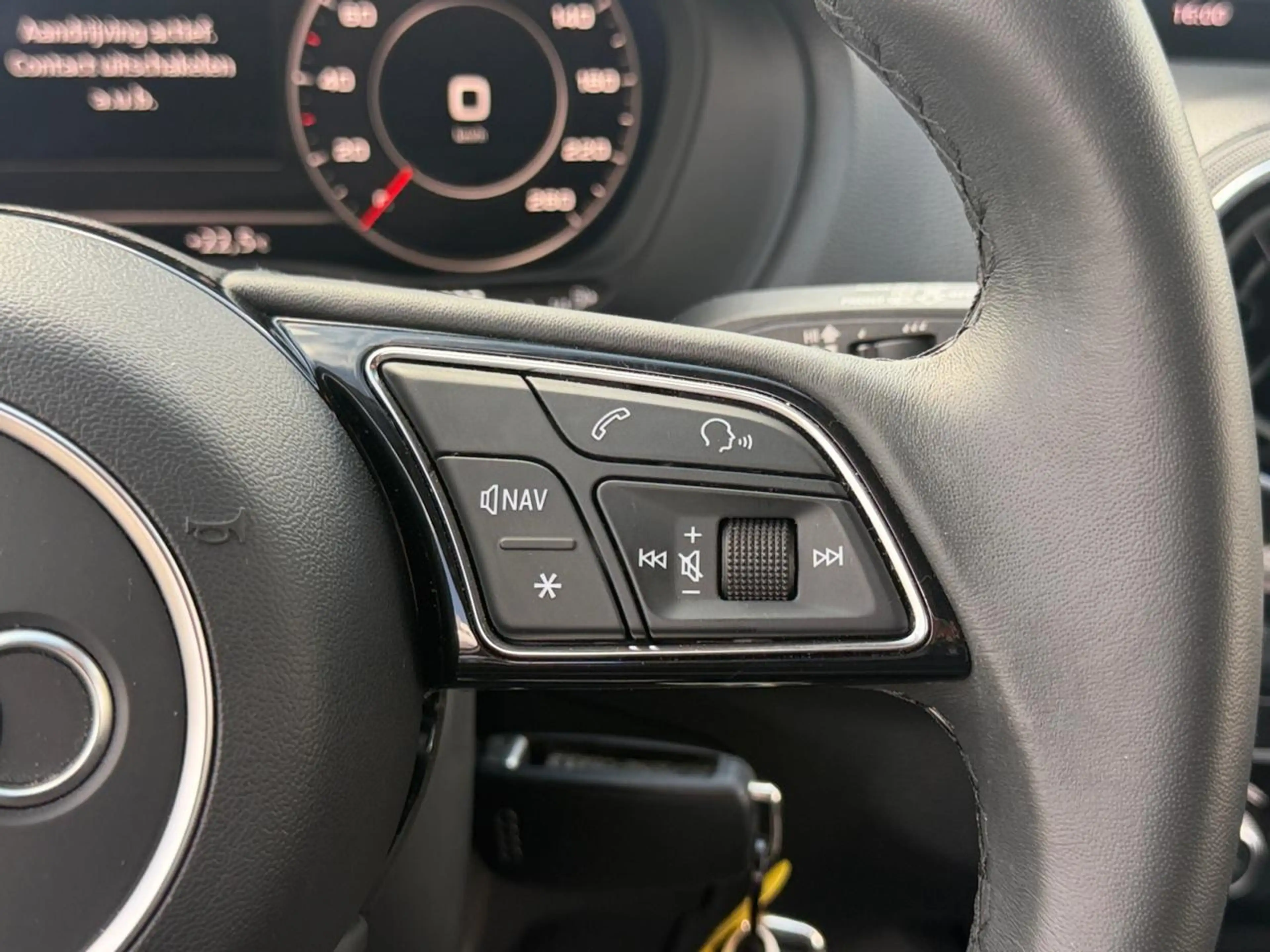 Audi Q2 Business Edition Advanced 35 TFSI (150pk) AUTOMAAT /// Zetelverwarming vooraan /// Achteruitrijcamera — photo 11