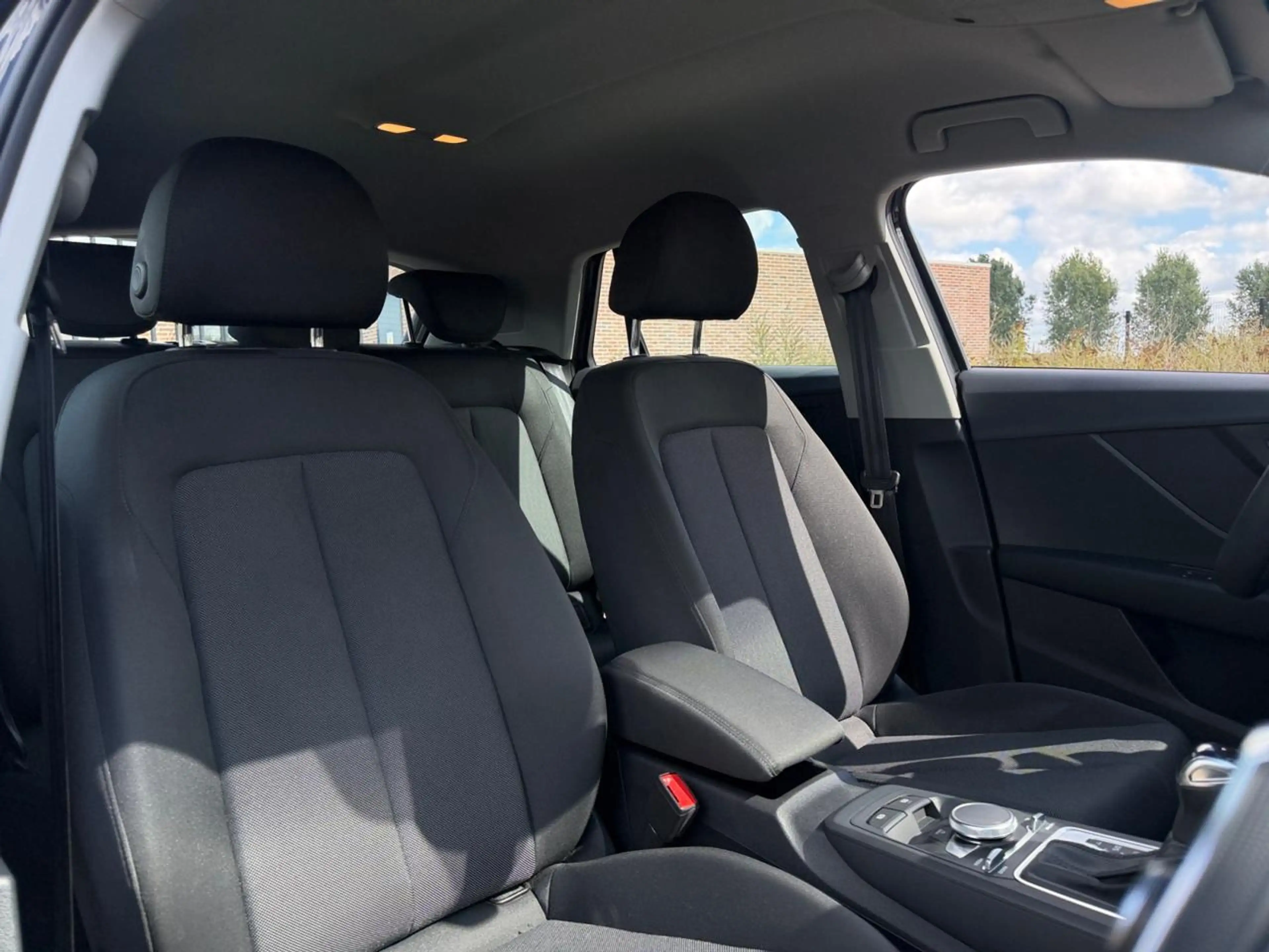 Audi Q2 Business Edition Advanced 35 TFSI (150pk) AUTOMAAT /// Zetelverwarming vooraan /// Achteruitrijcamera — photo 7
