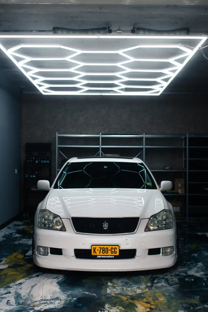 Toyota Crown athlete Blanc - 1