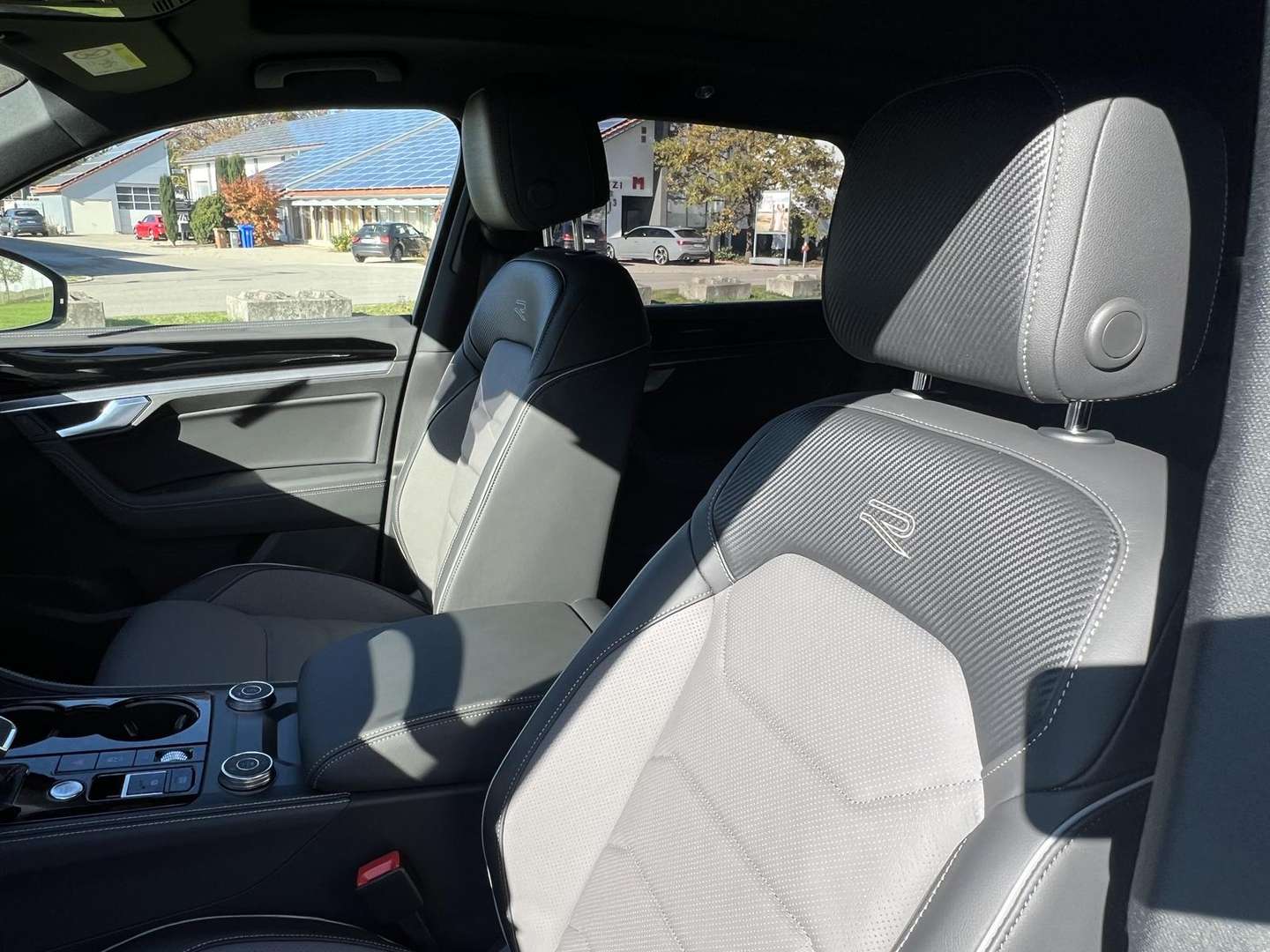 Volkswagen Touareg TDI 4Motion R-Line -  - Joinsteer - #4