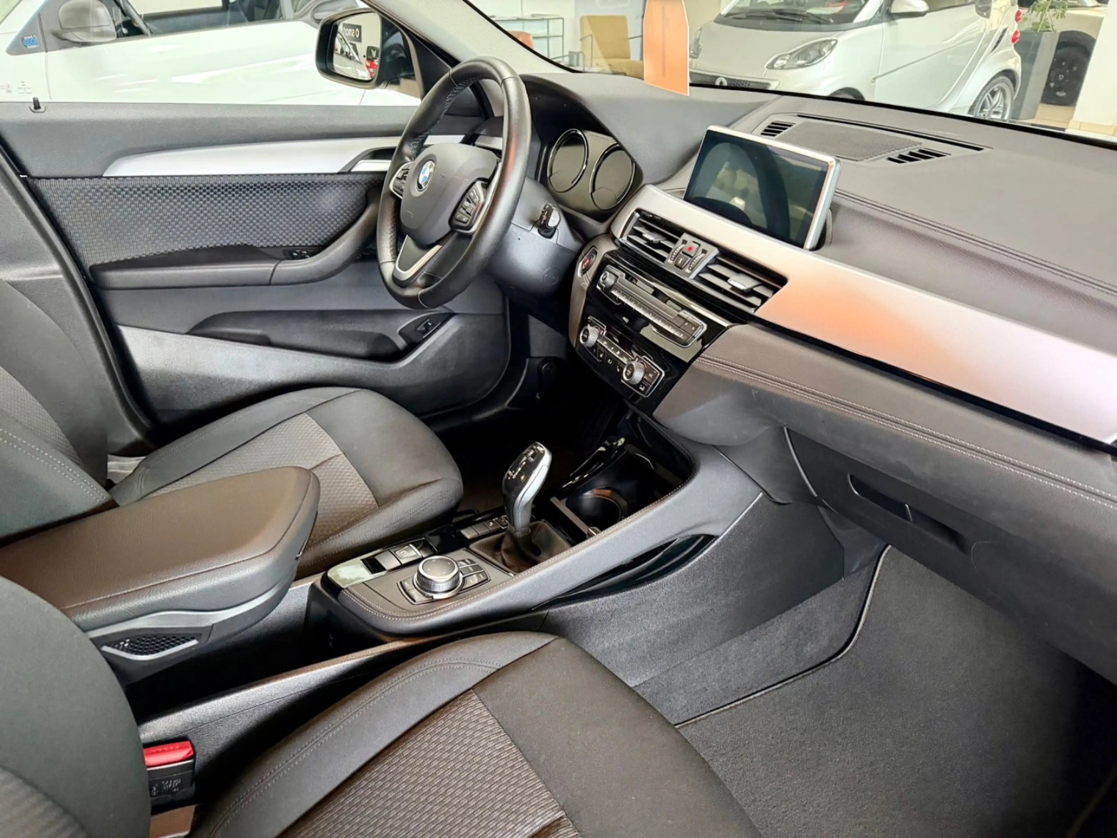 BMW X2 sDrive 18 i Advantage — photo 6