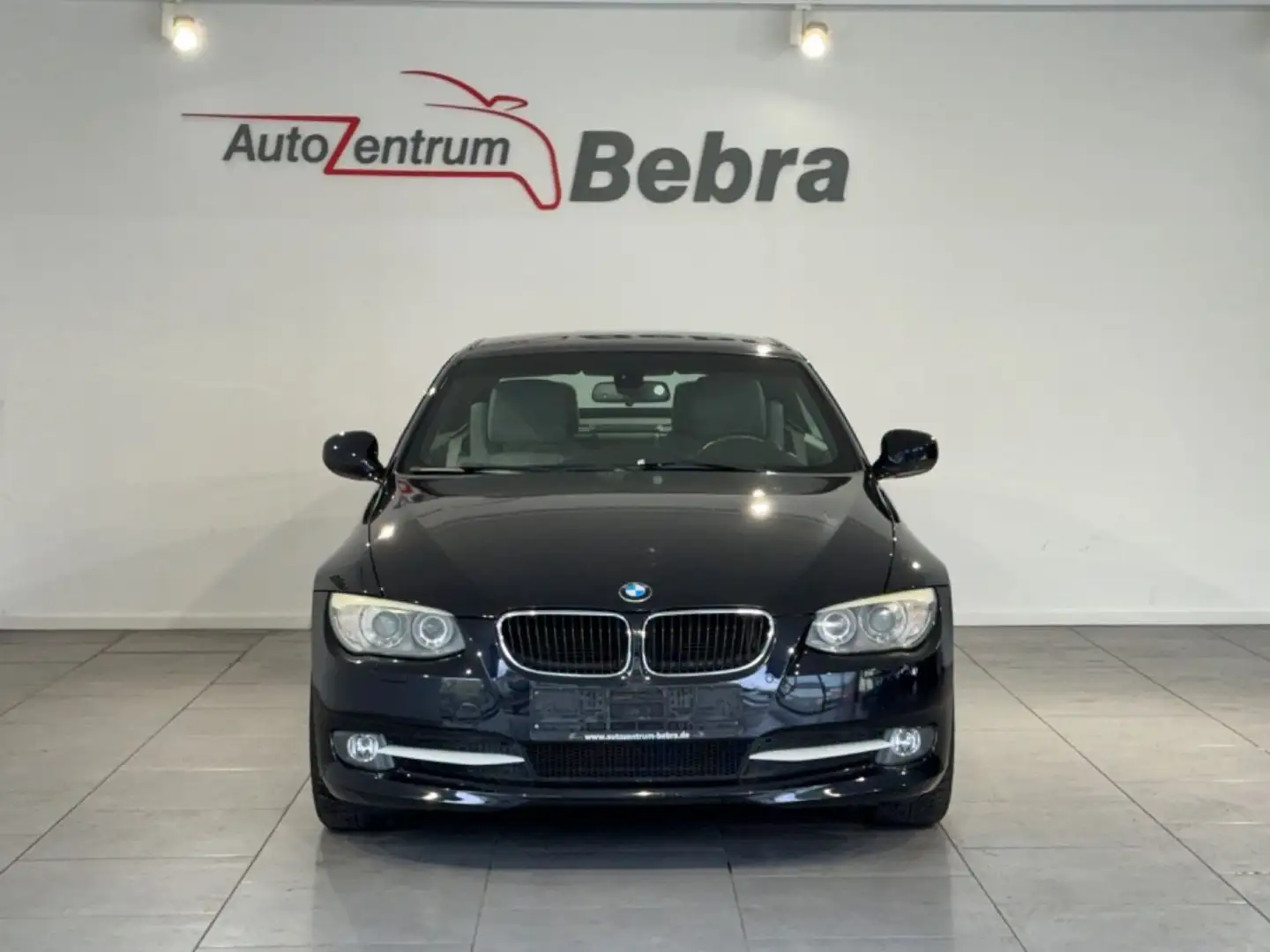 BMW 320 i Carbrio Xenon/Navi/Leder/Alu/SHZ/PDC/Tempom Schwarz - 2