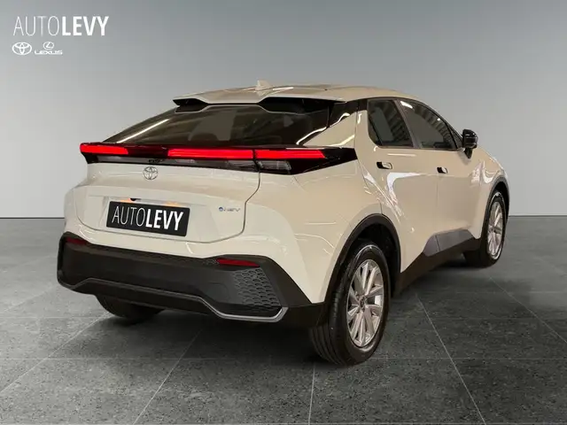 Toyota C-HR view 6