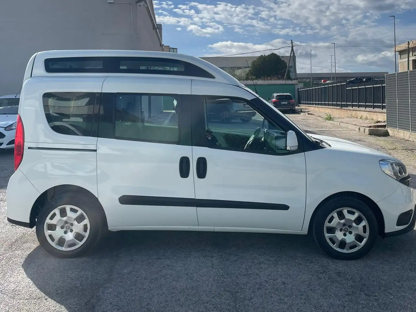 Fiat Doblo NEW 1.6 MJ COMBI XL AUTOVET. CON PEDANA POSTERIORE Blanc - 2