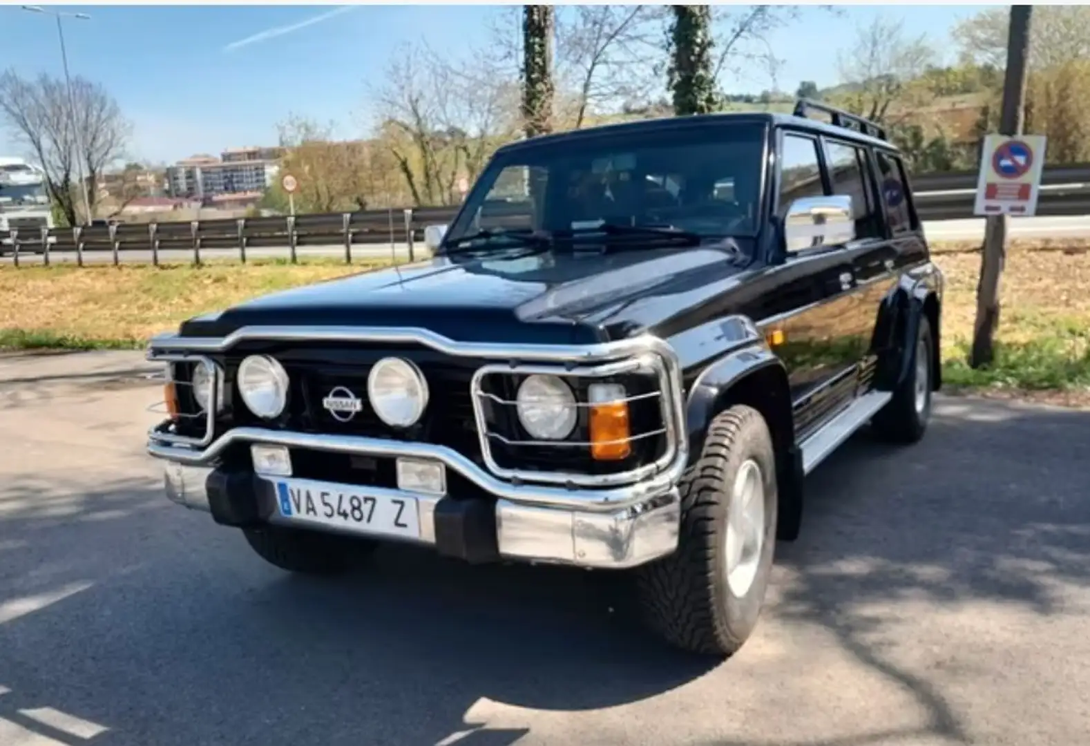 Nissan Patrol Nissan Patrol y60 Noir - 1