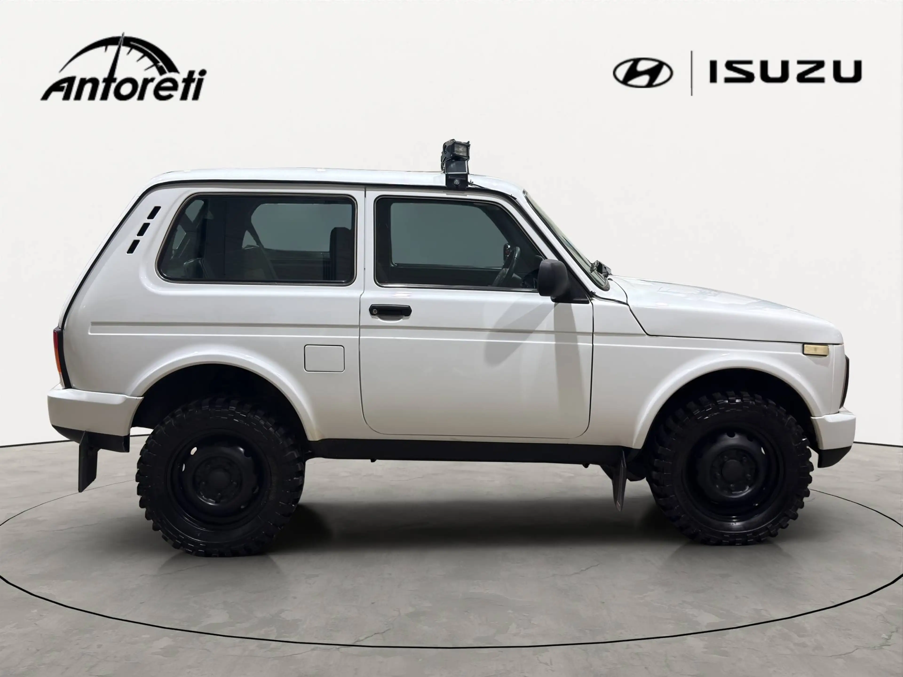 Lada Niva Niva 1.7i URBAN — photo 8