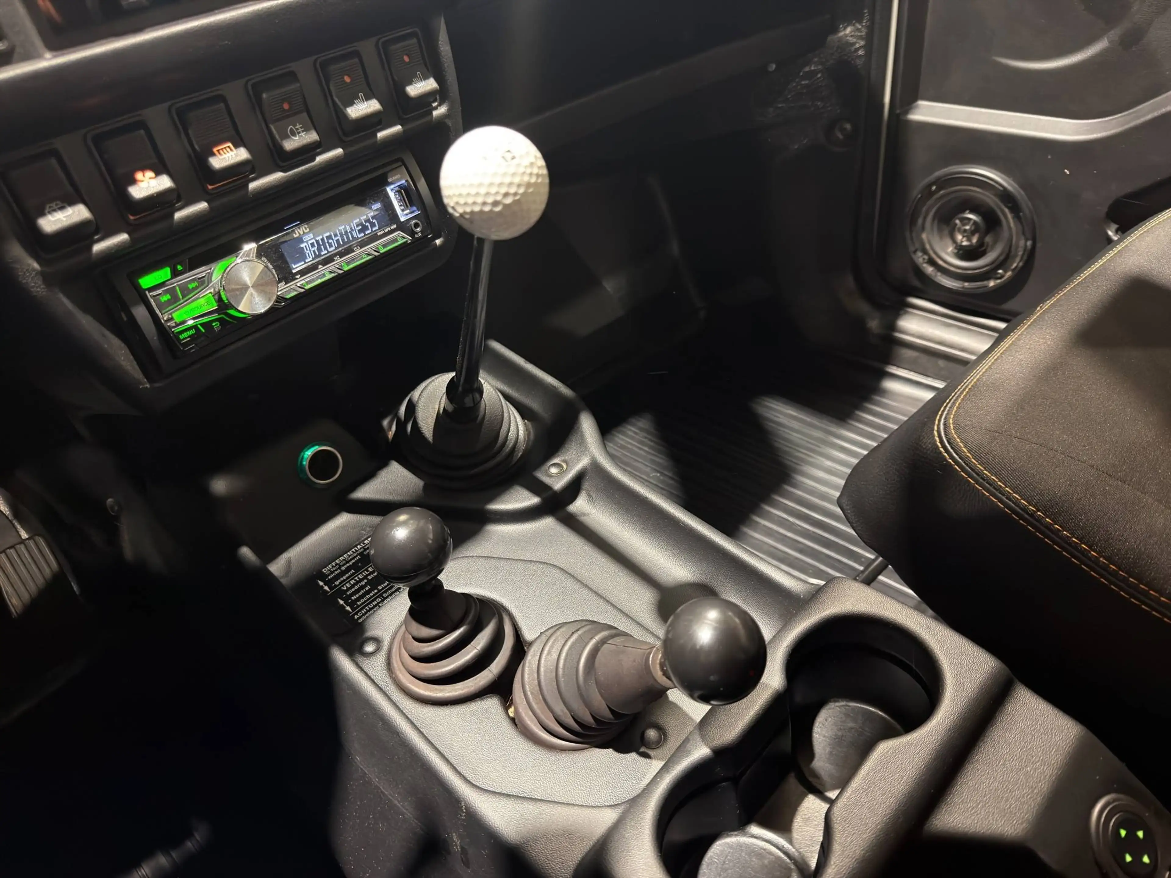 Lada Niva Niva 1.7i URBAN — photo 15
